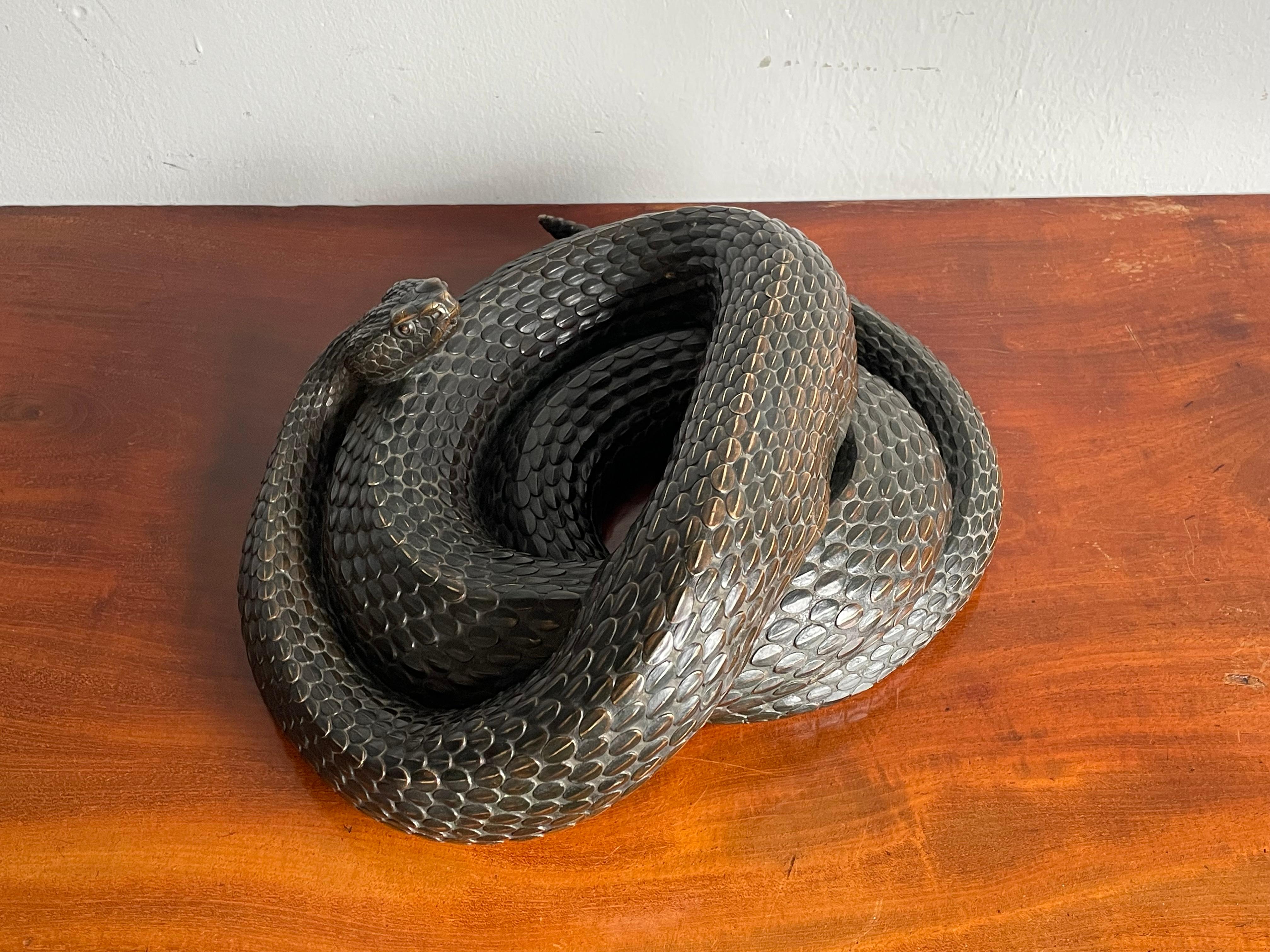 Scultura di serpente a sonagli a spirale in bronzo antico degna di un museo, firmata e marcata 1885 7