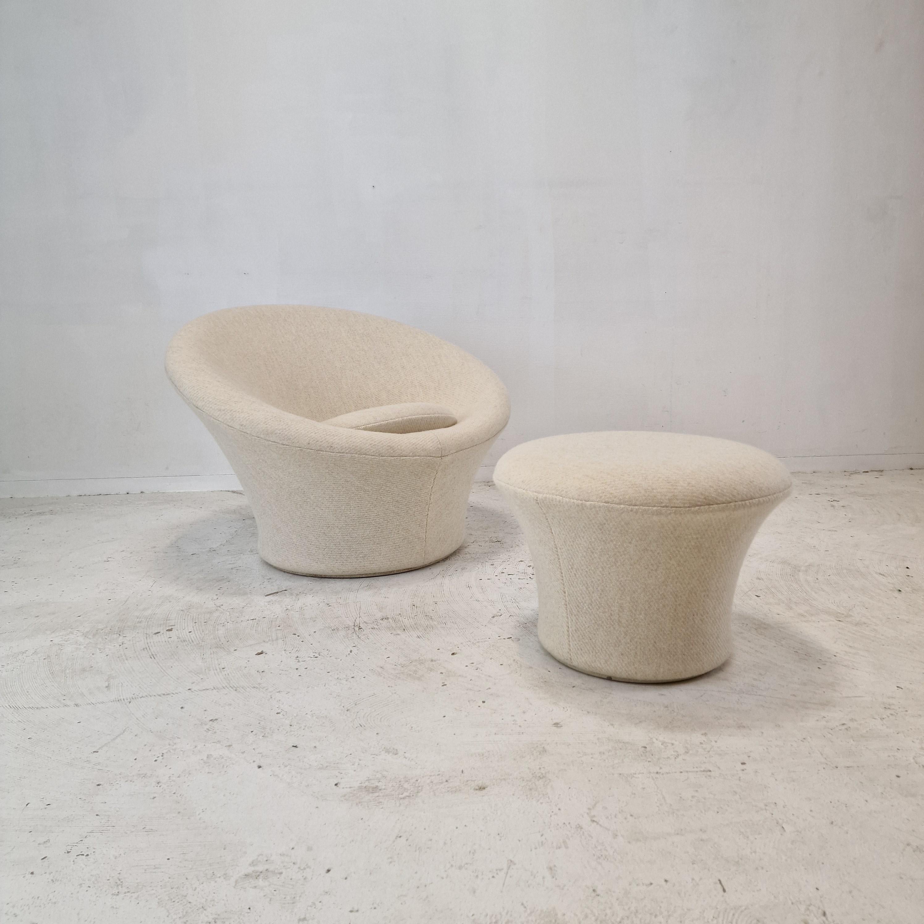 Stunning Mushroom set, designed by Pierre Paulin and fabricated by Artifort in the 60’s. 

The chair and the pouf are completely restored with new fabric and new foam by a French Pierre Paulin specialist, they are in perfect condition.

This very