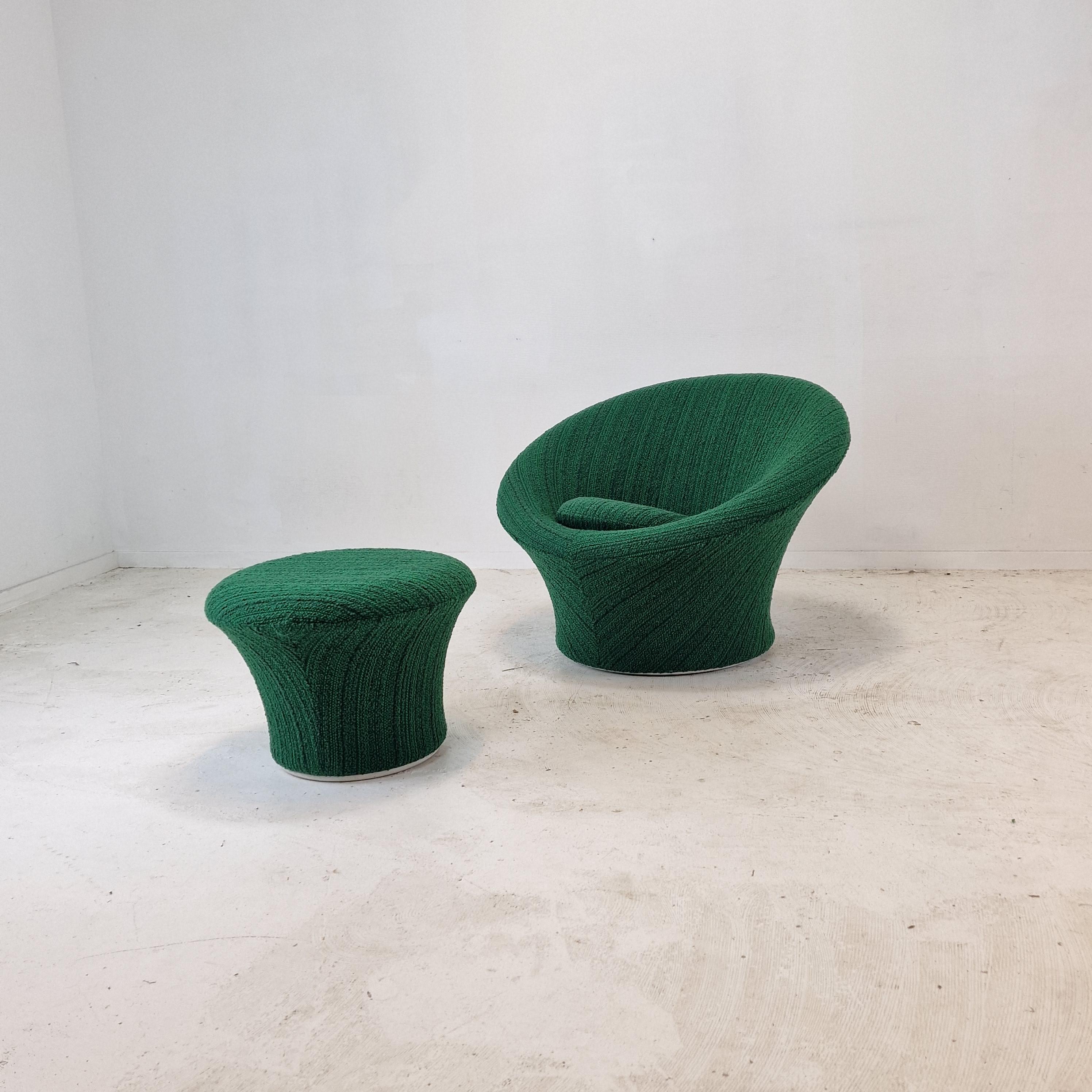 Stunning Mushroom set, designed by Pierre Paulin and fabricated by Artifort in the 60’s. 

The chair and the poof are completely restored with new fabric and new foam by a French Pierre Paulin specialist, they are in perfect condition.

The set is