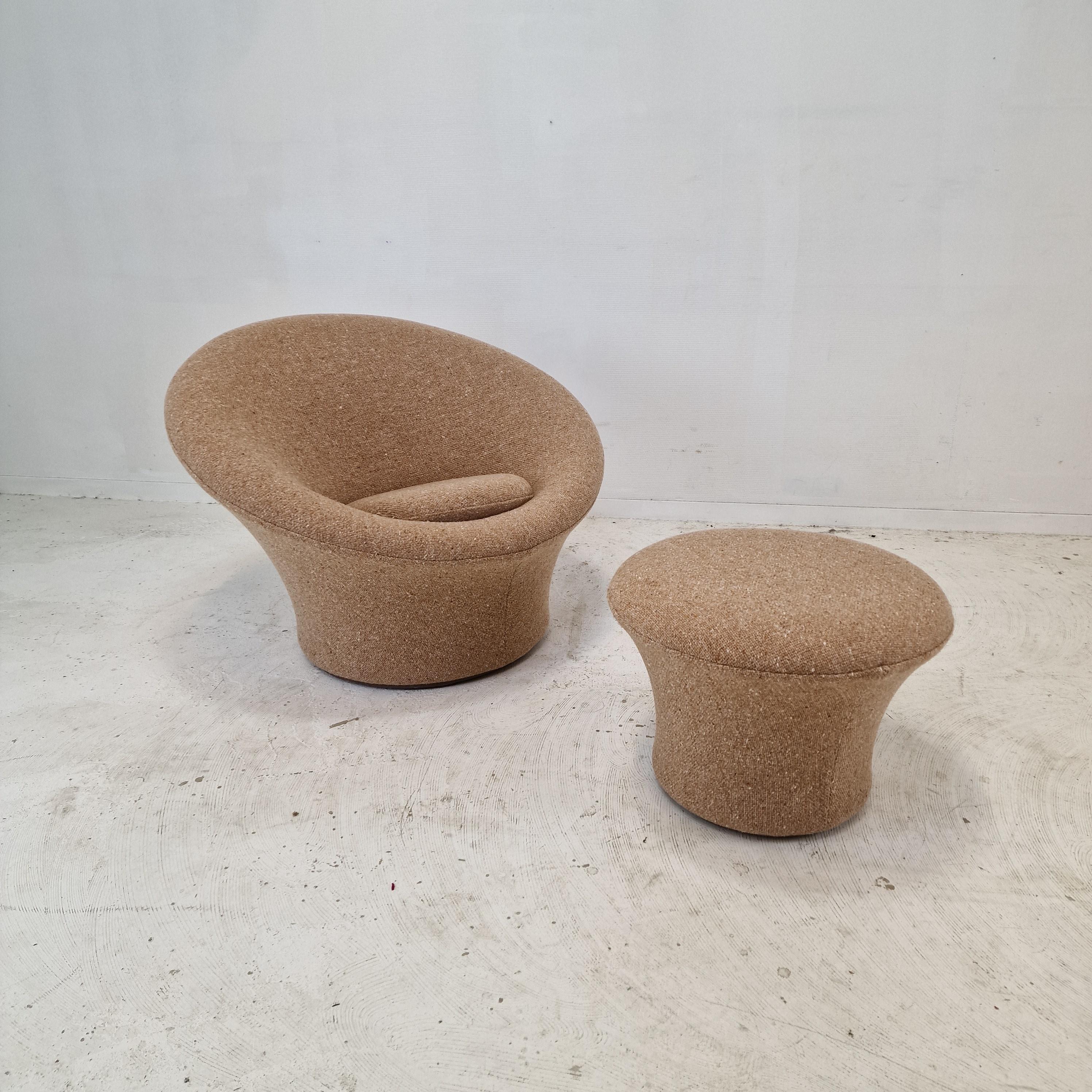 Stunning Mushroom set, designed by Pierre Paulin and fabricated by Artifort in the 60’s. 

The chair and the poof are completely restored with new fabric and new foam by a French Pierre Paulin specialist, they are in perfect condition.

The set is