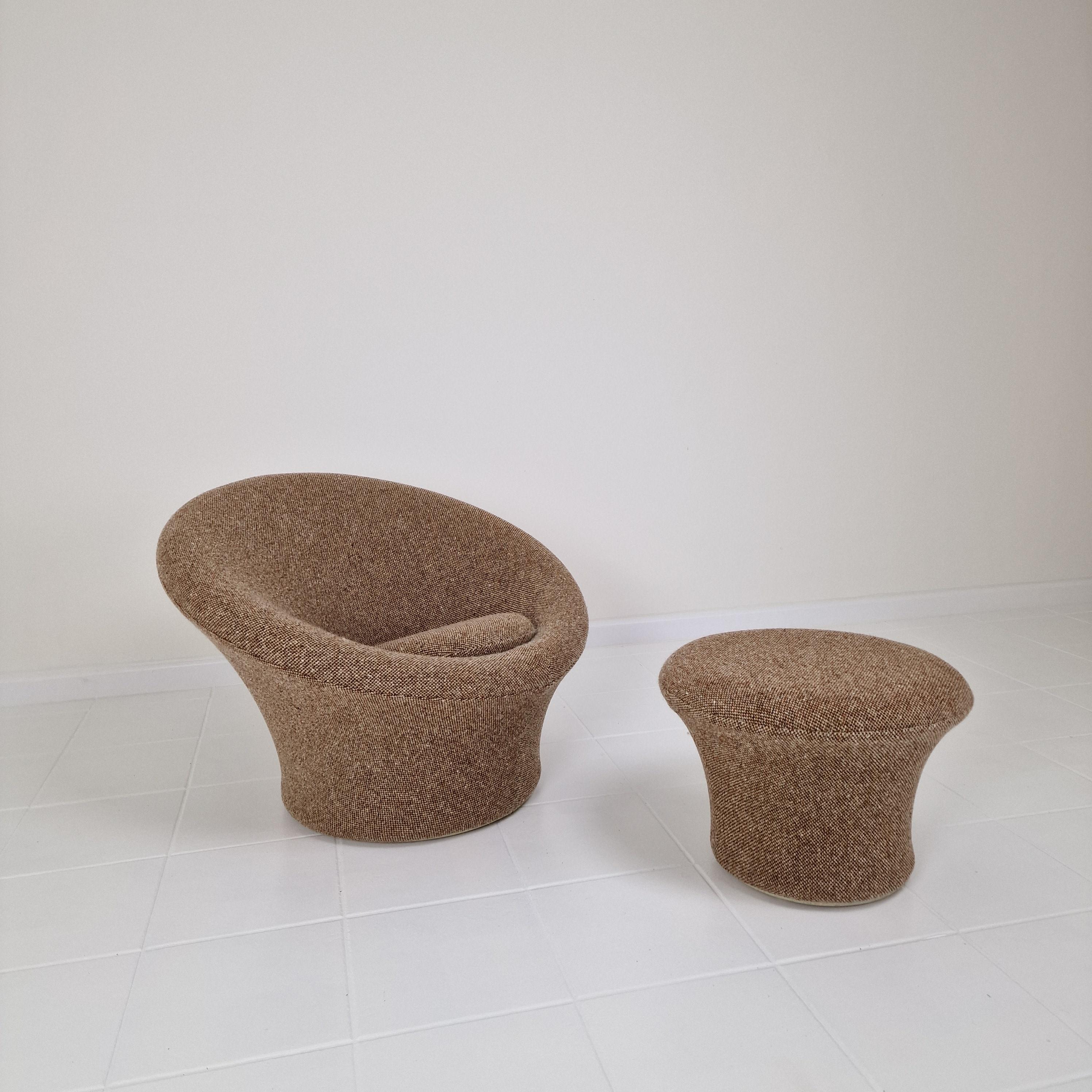 Stunning Mushroom set, designed by Pierre Paulin and fabricated by Artifort in the 60’s. 

The chair and the poof are completely restored with new fabric and new foam by a French Pierre Paulin specialist, they are in perfect condition.

The set is