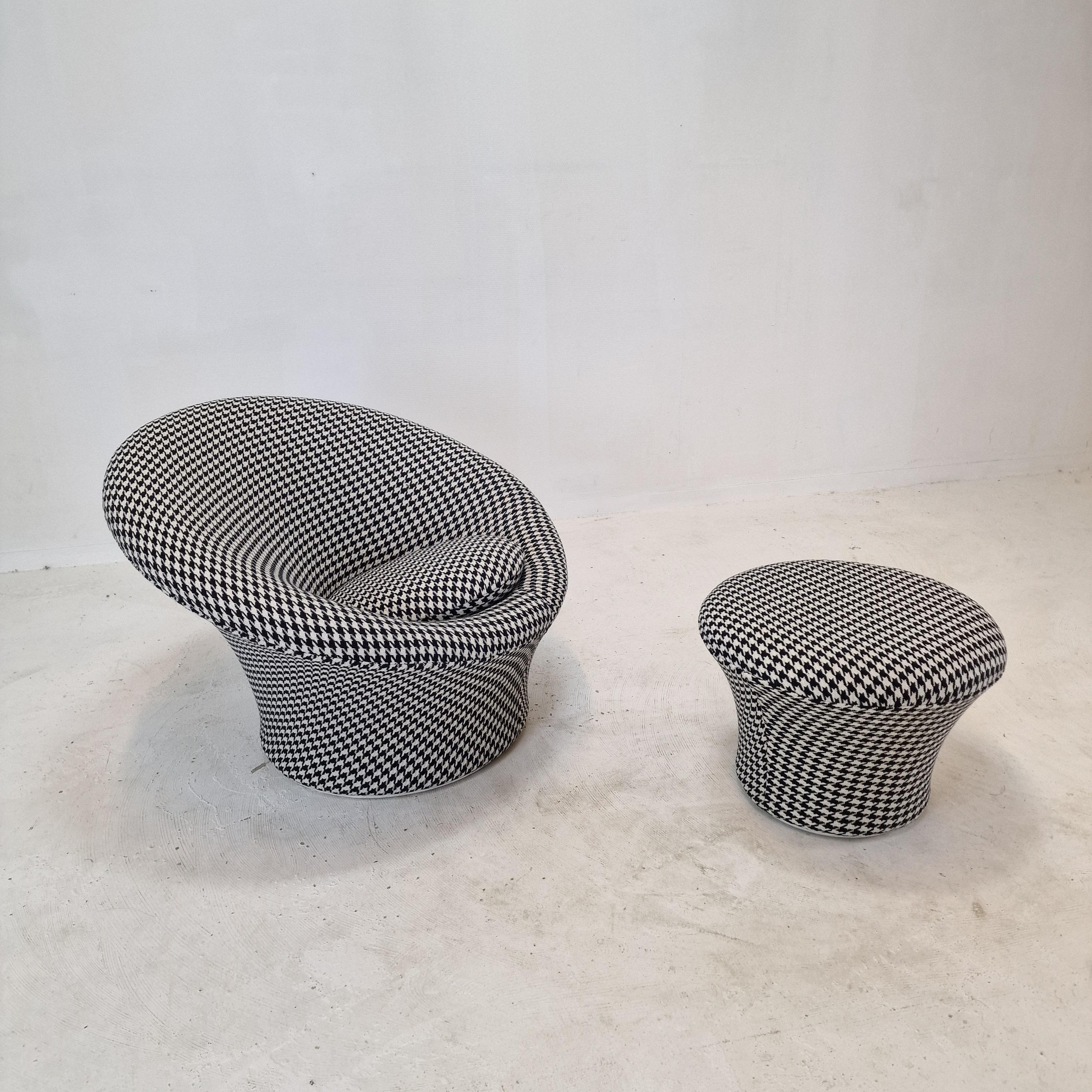 Mid-Century Modern Mushroom Armchair and Ottoman by Pierre Paulin for Artifort, 1960s For Sale