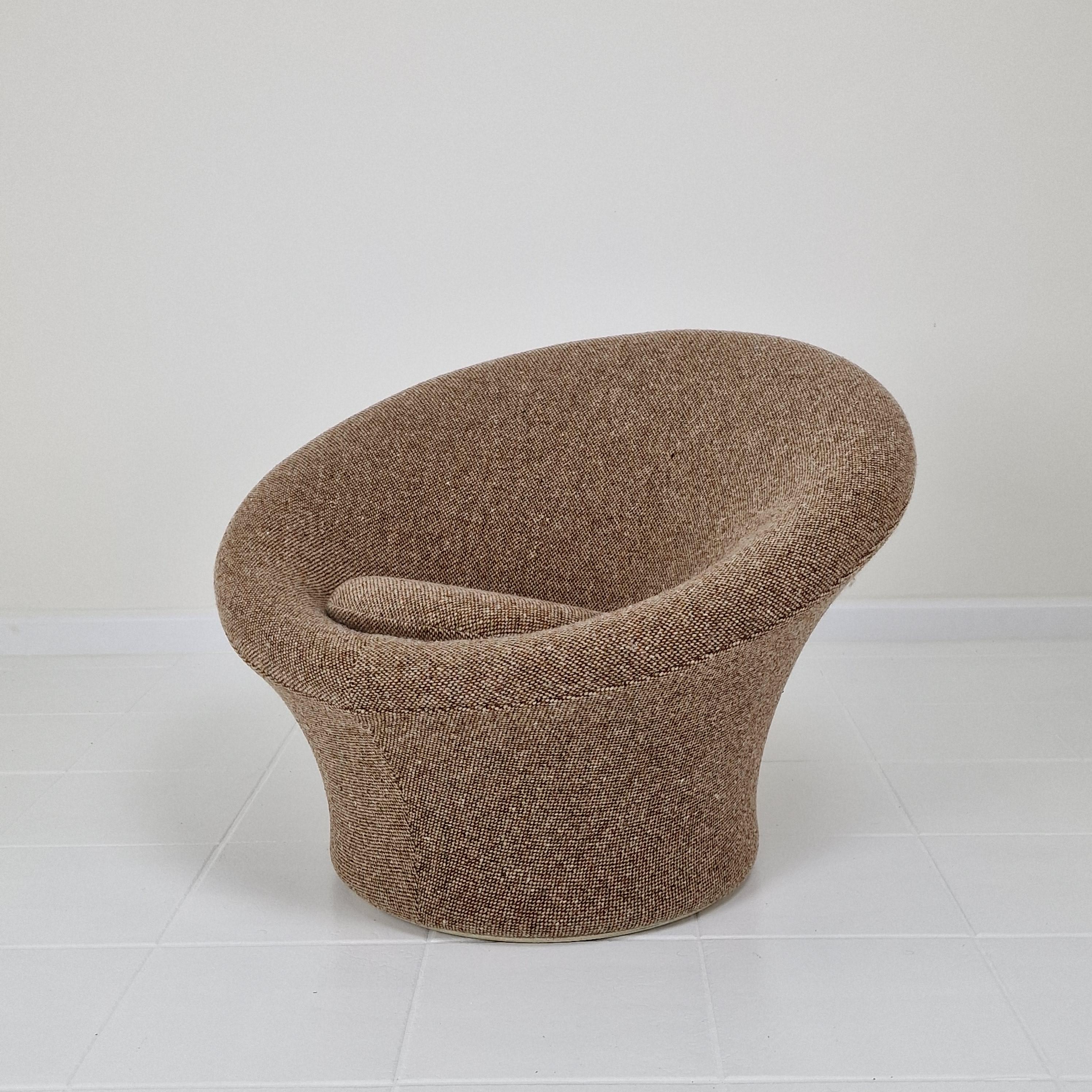 Mid-Century Modern Mushroom Armchair and Ottoman by Pierre Paulin for Artifort, 1960's For Sale