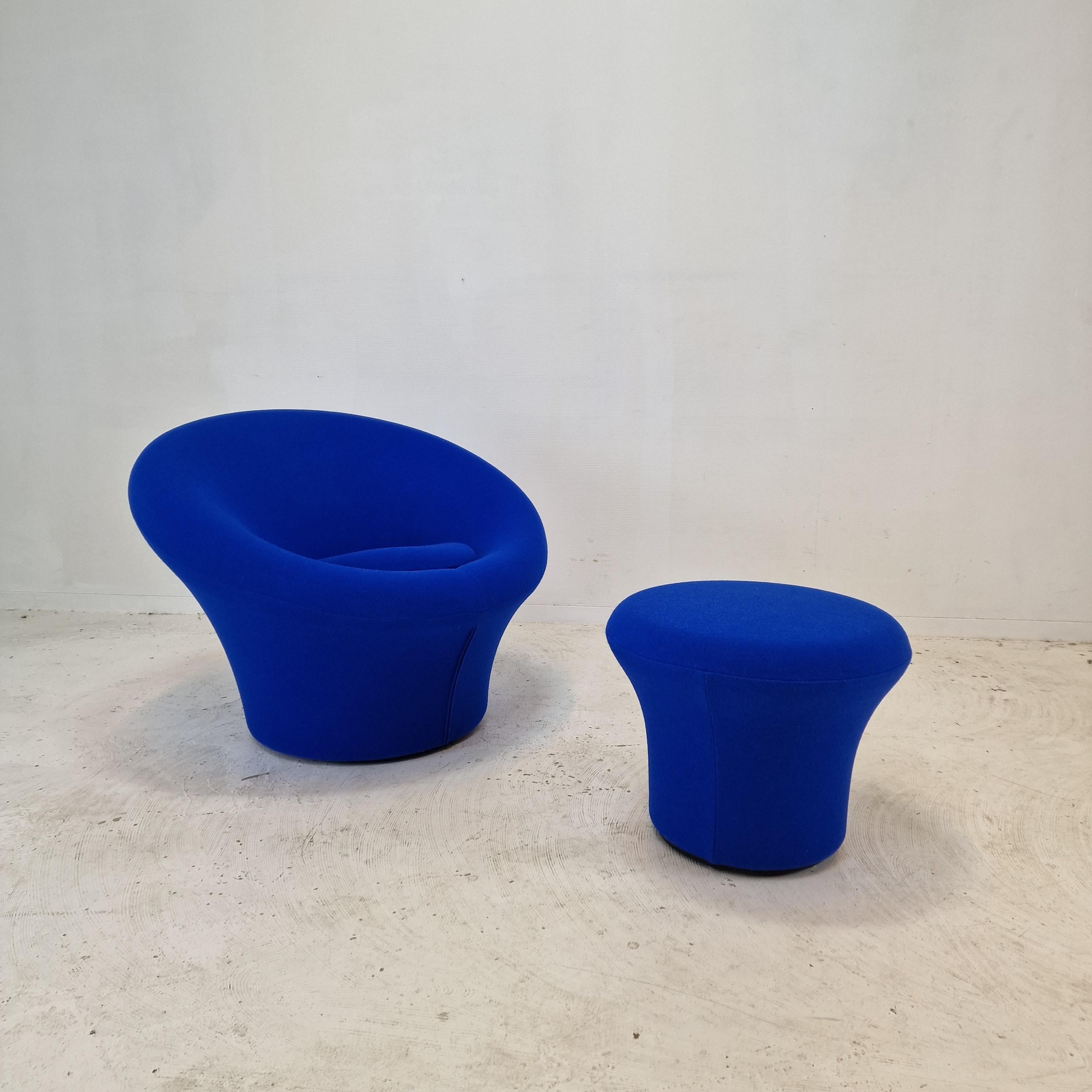 Very comfortable and cosy Artifort Mushroom chair with Ottoman, designed by Pierre Paulin in the 60s. 
This particular set is fabricated in 2021.

Covered with the original blue Kvadrat Tonus wool fabric.

This set is in very good or perfect