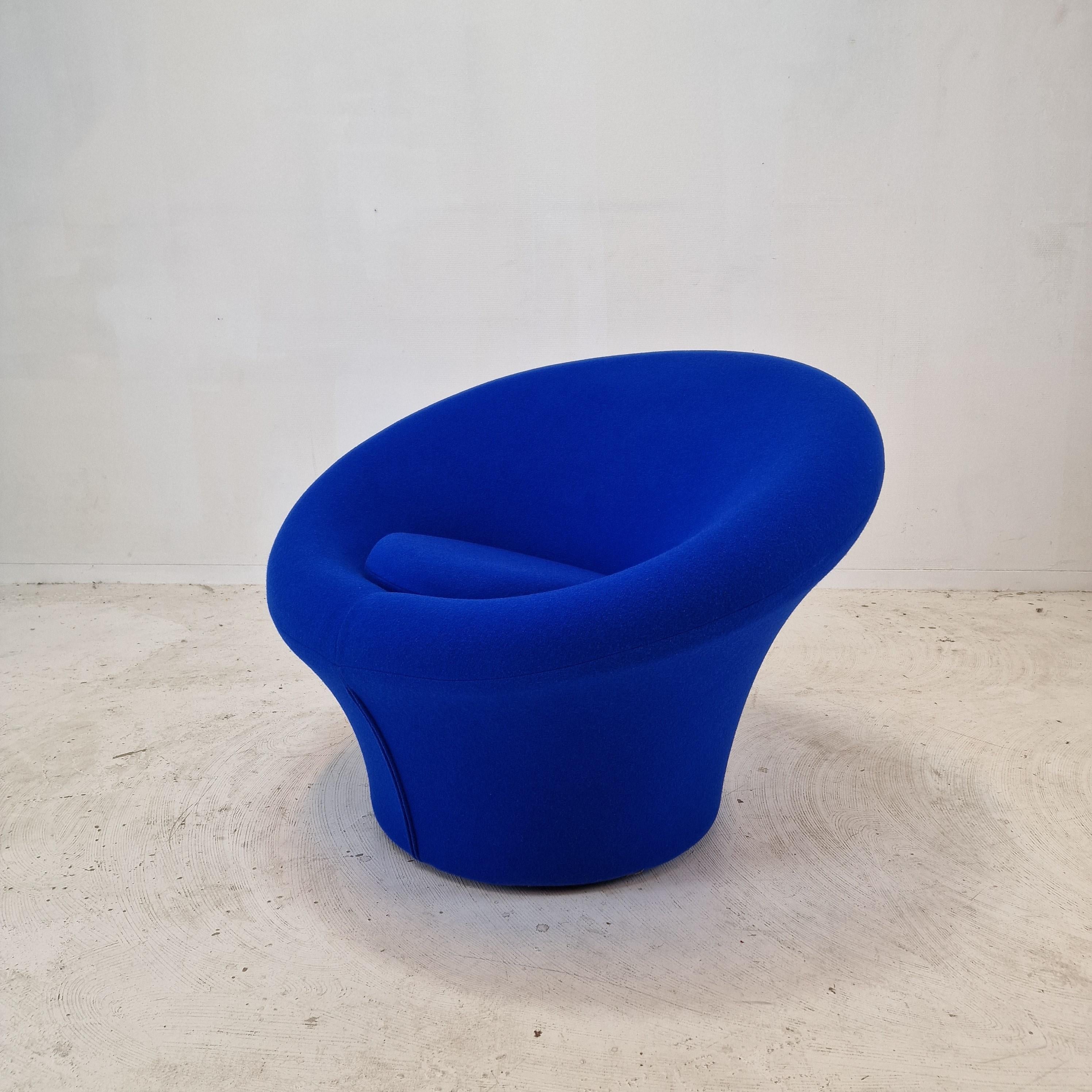 Mid-Century Modern Mushroom Armchair and Ottoman by Pierre Paulin for Artifort For Sale