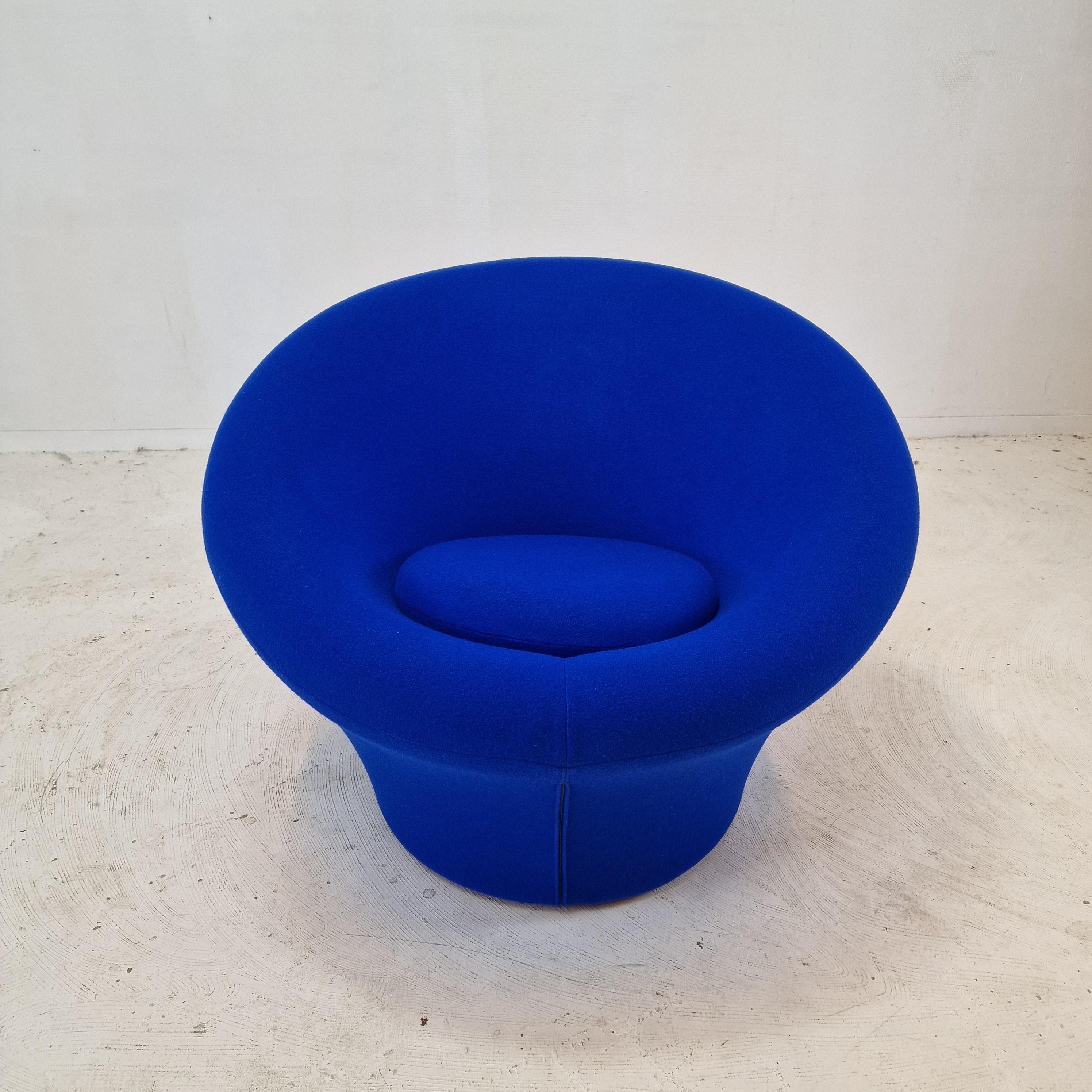 Mushroom Armchair and Ottoman by Pierre Paulin for Artifort In Excellent Condition For Sale In Oud Beijerland, NL