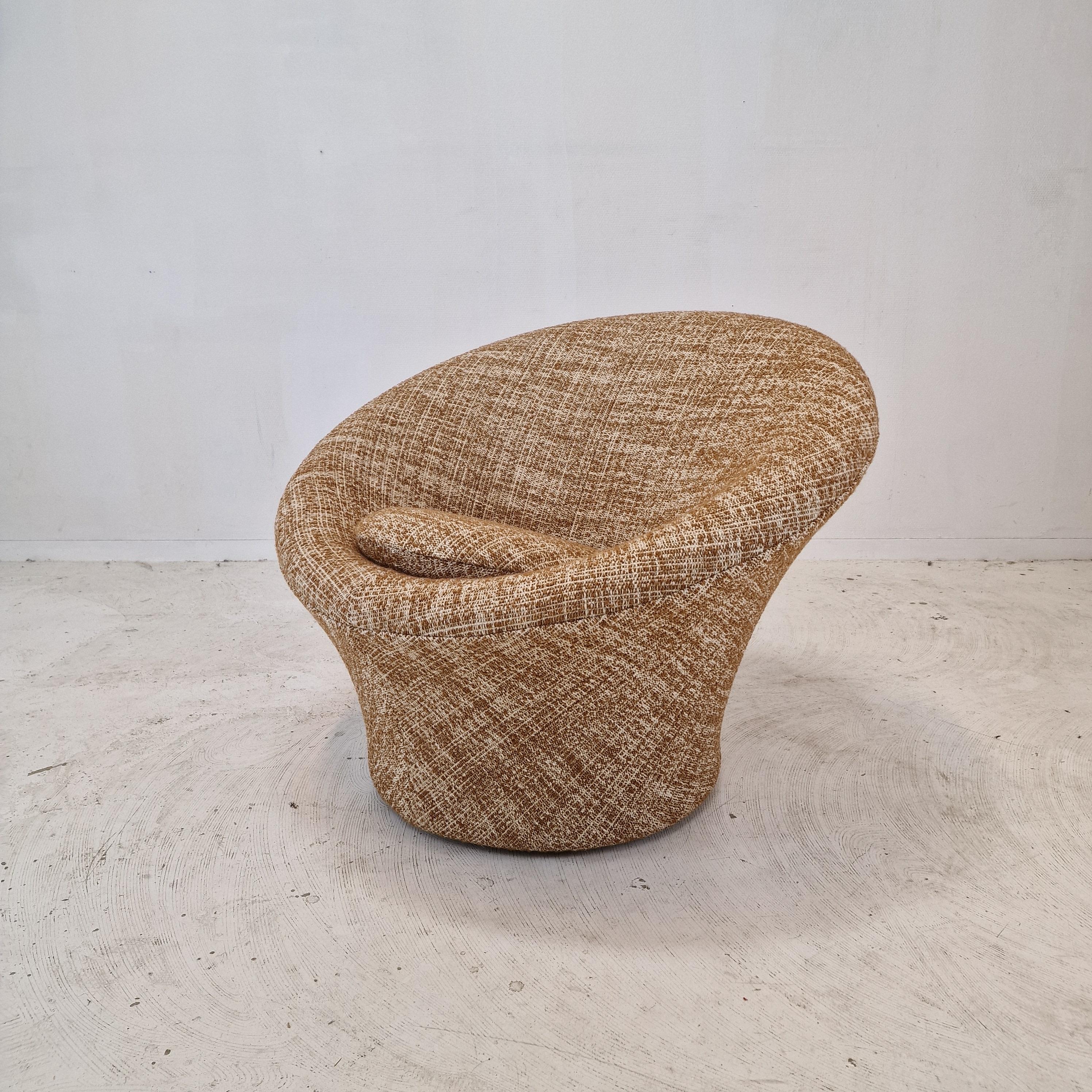 Very comfortable and cosy Artifort Mushroom chair, designed by Pierre Paulin in the 60s. 
These particular chair is fabricated in the 80s

Covered with very beautiful Scandinavian wool fabric.

The chair is completely restored with new fabric and