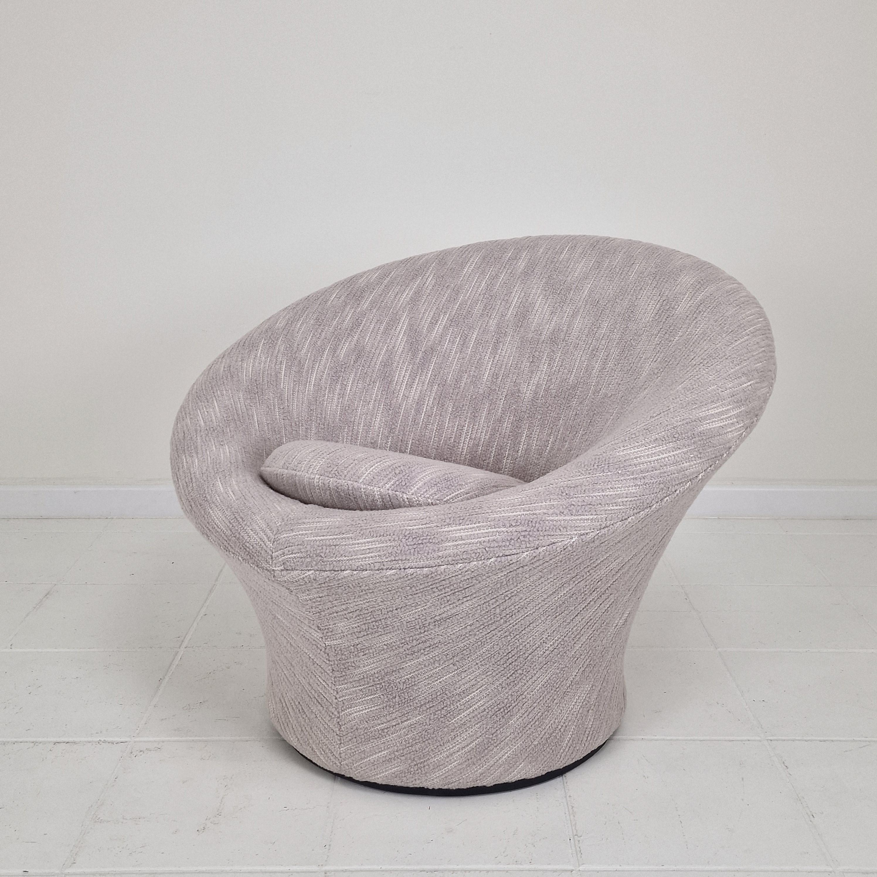 Very comfortable and cosy Artifort Mushroom Chair, designed by Pierre Paulin in the 60’s. 

Covered with stunning and high quality wool fabric. 

The chair is just completely restored by a French Pierre Paulin specialist, it is in perfect