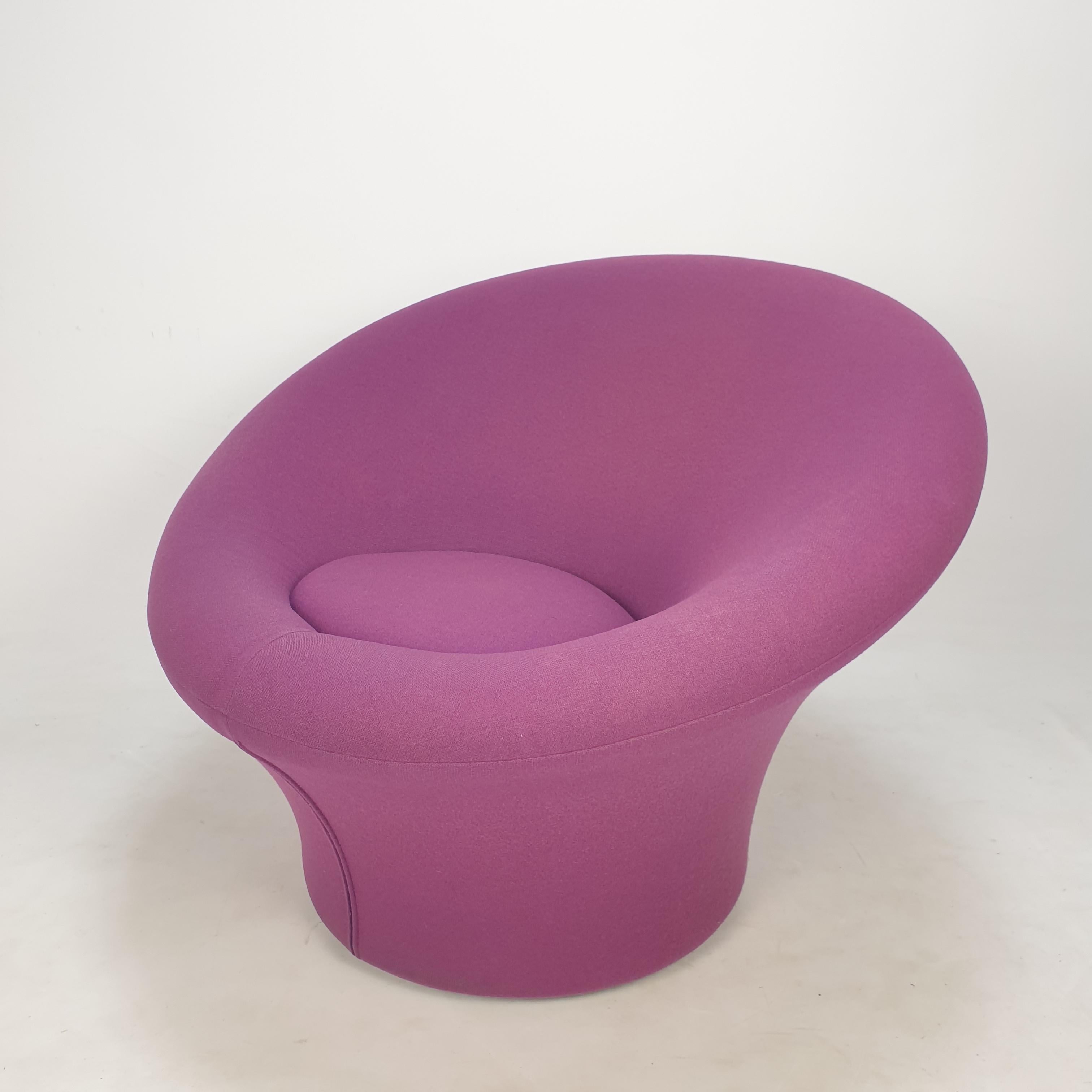 Sehr bequemer Artifort Mushroom Stuhl, entworfen von Pierre Paulin in den 60er Jahren. 
Dieser schöne Mushroom Chair wurde in den 80er Jahren hergestellt.

Er ist mit dem Original-Wollstoff von Kvadrat bezogen.
Dieser hochwertige Stoff ist noch in