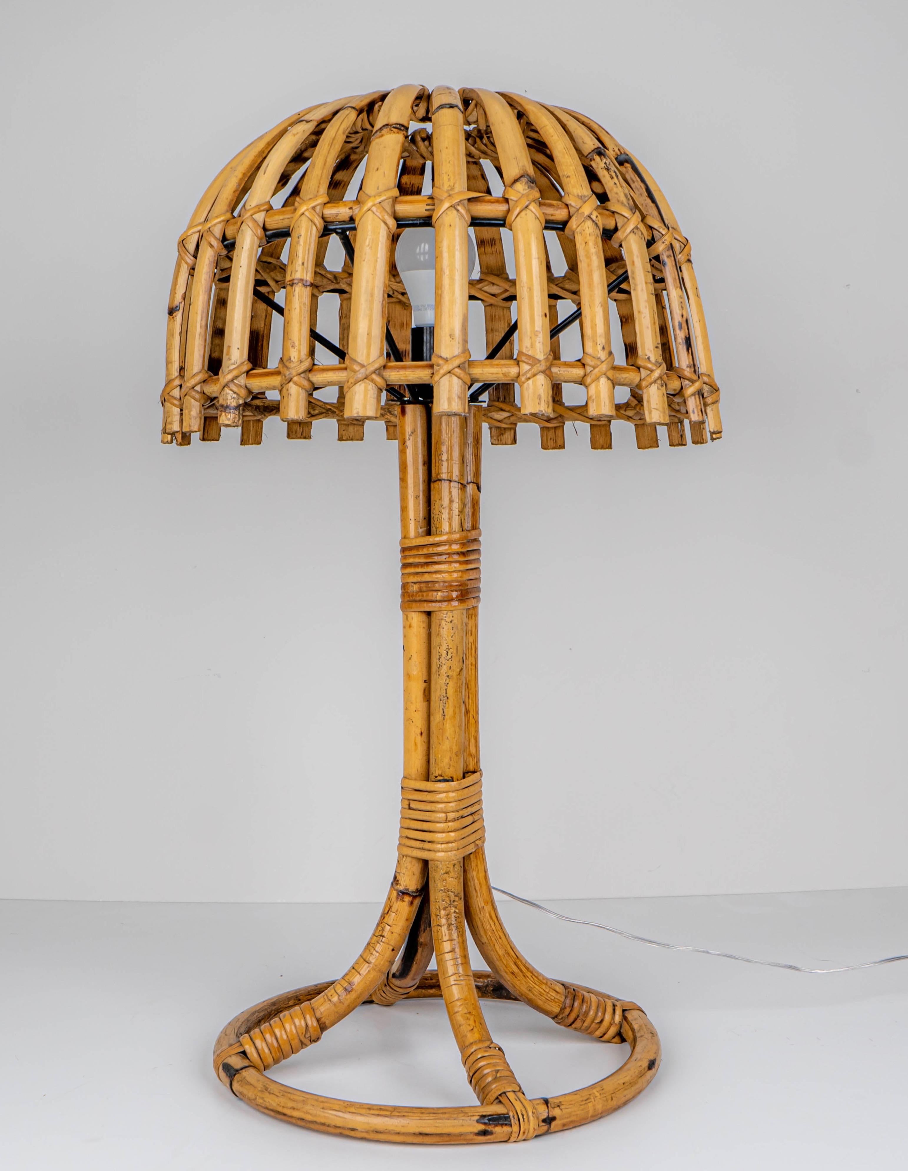 Big mushroom-shaped table lamp in rattan and bamboo in the style of the French designer Louis Sognot. 
Made in France in the 1960s.