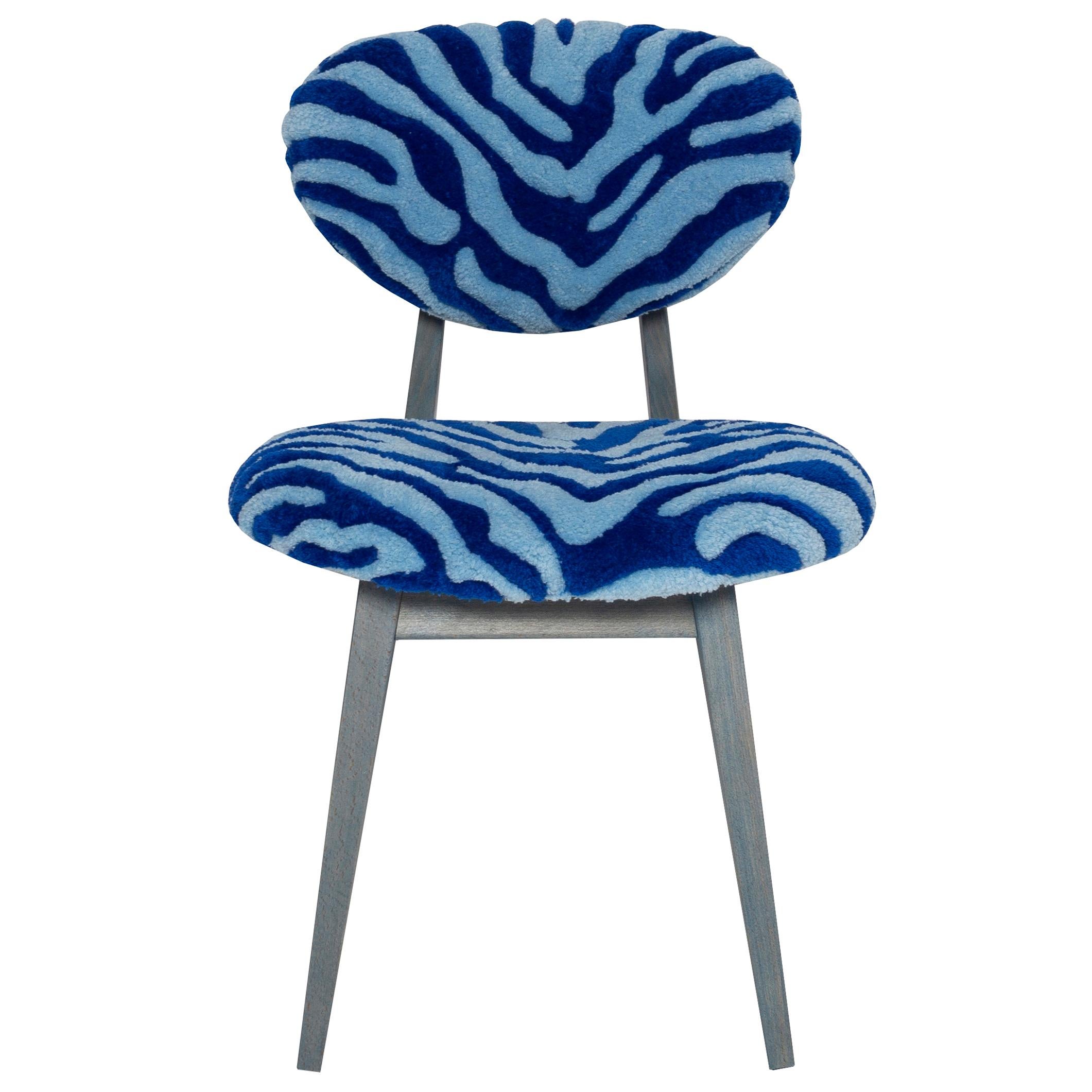 Chaise Mushroom en laine bleu zébré par Vintola Studio

L 18,9