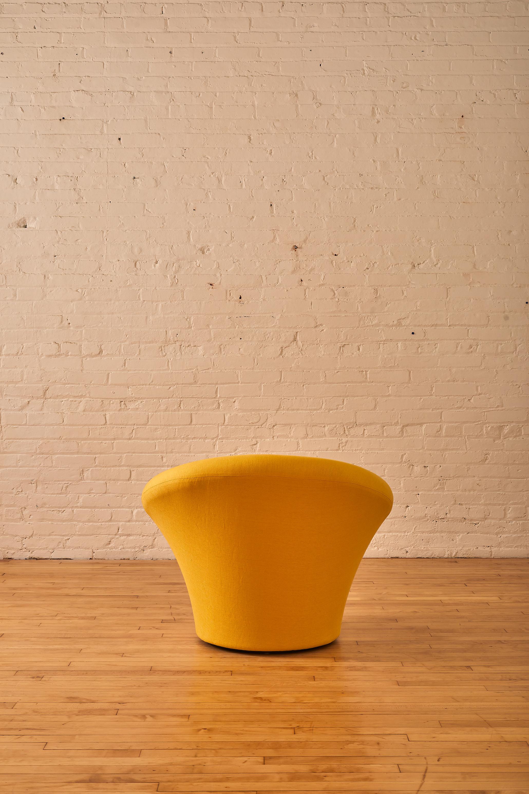 Mid-Century Modern Mushroom Chair 'Model F560' by Pierre Paulin