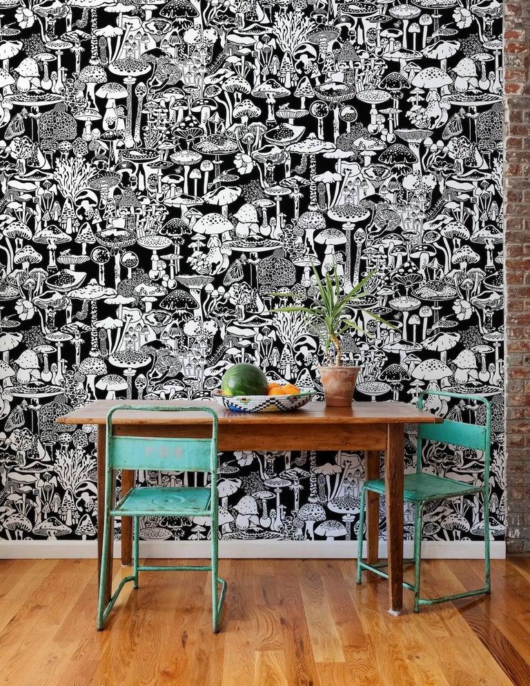 XXI secolo e contemporaneo Carta da parati di design Mushroom City a contrasto con il bianco e il nero morbido in vendita