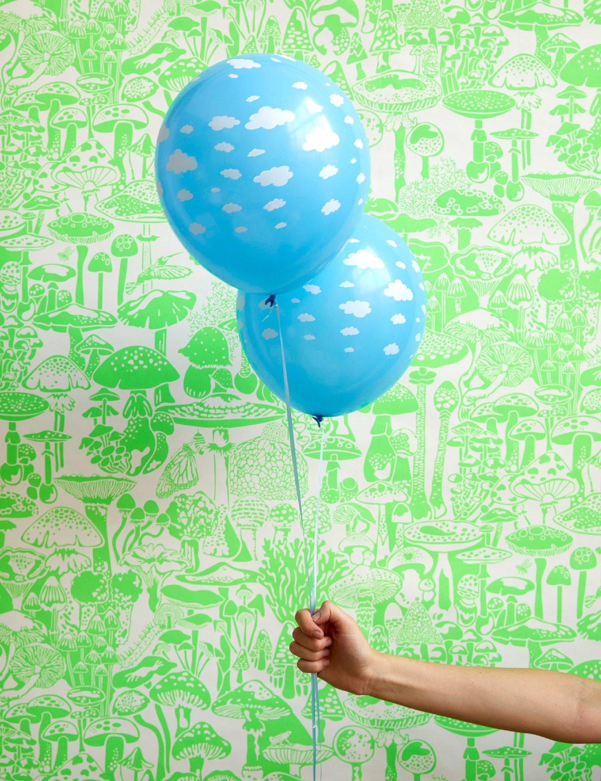 XXIe siècle et contemporain Papier peint Mushroom City Designer en éctoplasm vert fluo sur blanc doux en vente