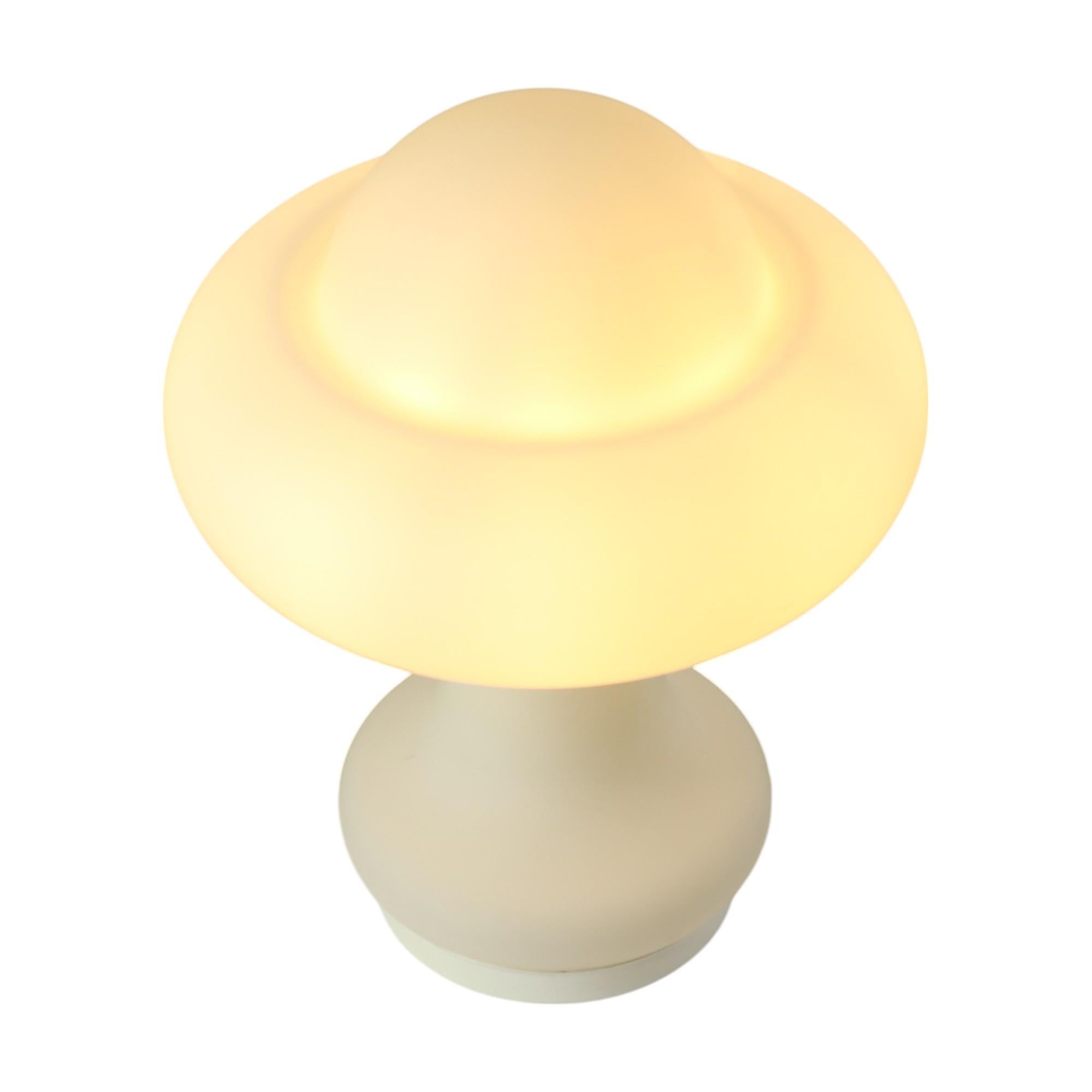 Pilz Design Lampe Milchglas Matte Space Age Peill & Putzler im Zustand „Gut“ im Angebot in Poperinge, BE