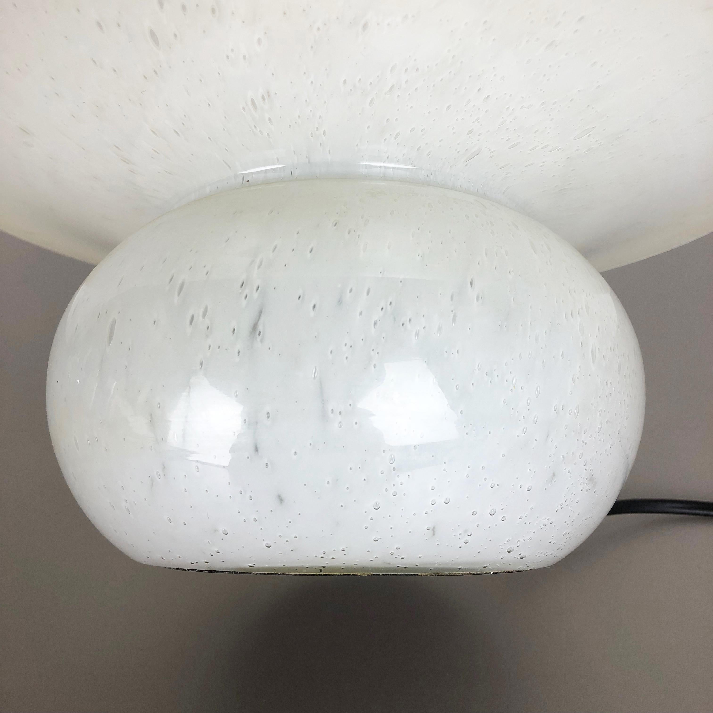 Lampe de table en verre 