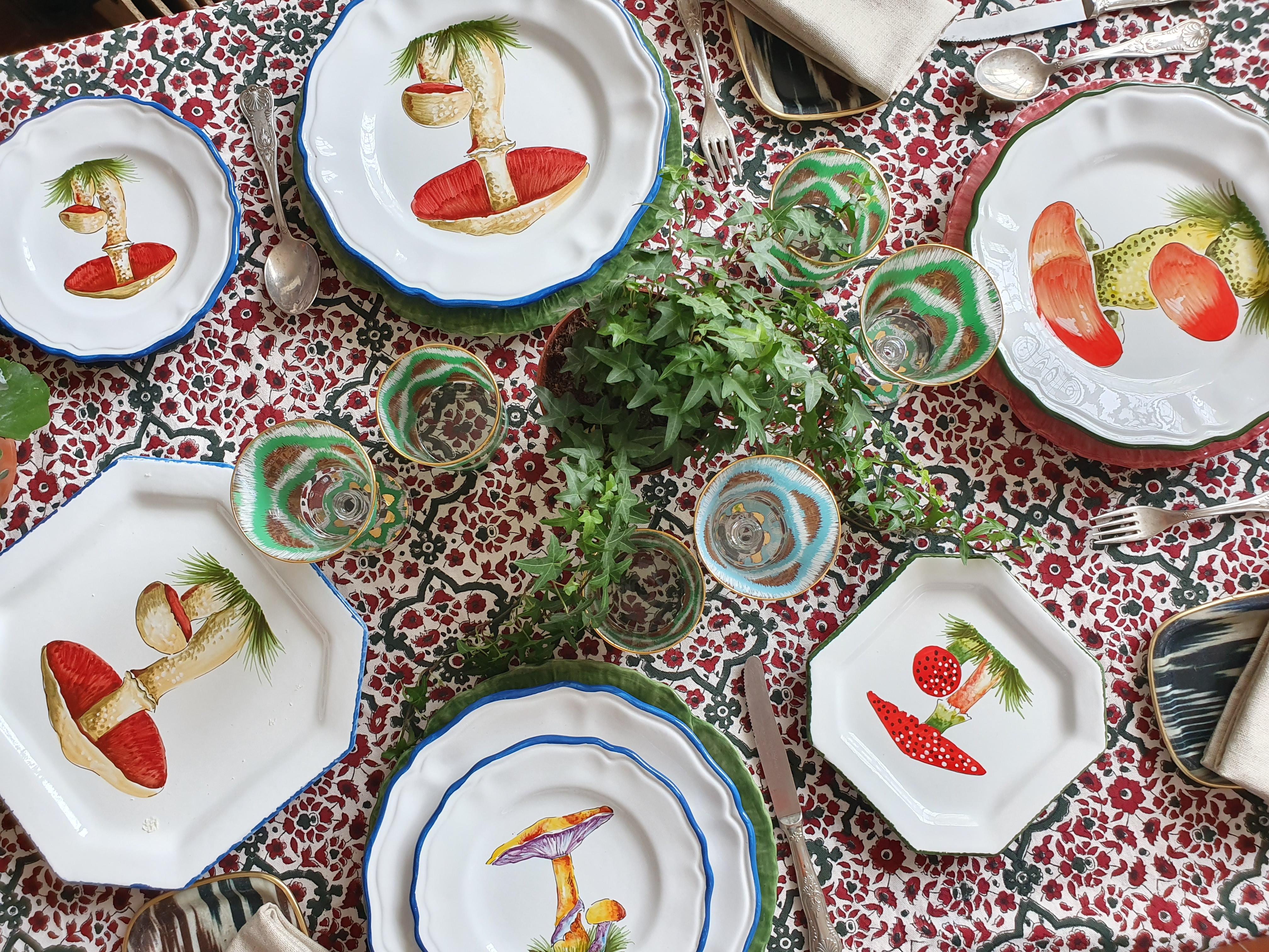 Mushroom Handpainted in Italy Dessert Plate In New Condition For Sale In ROCCAVIVARA CB, IT