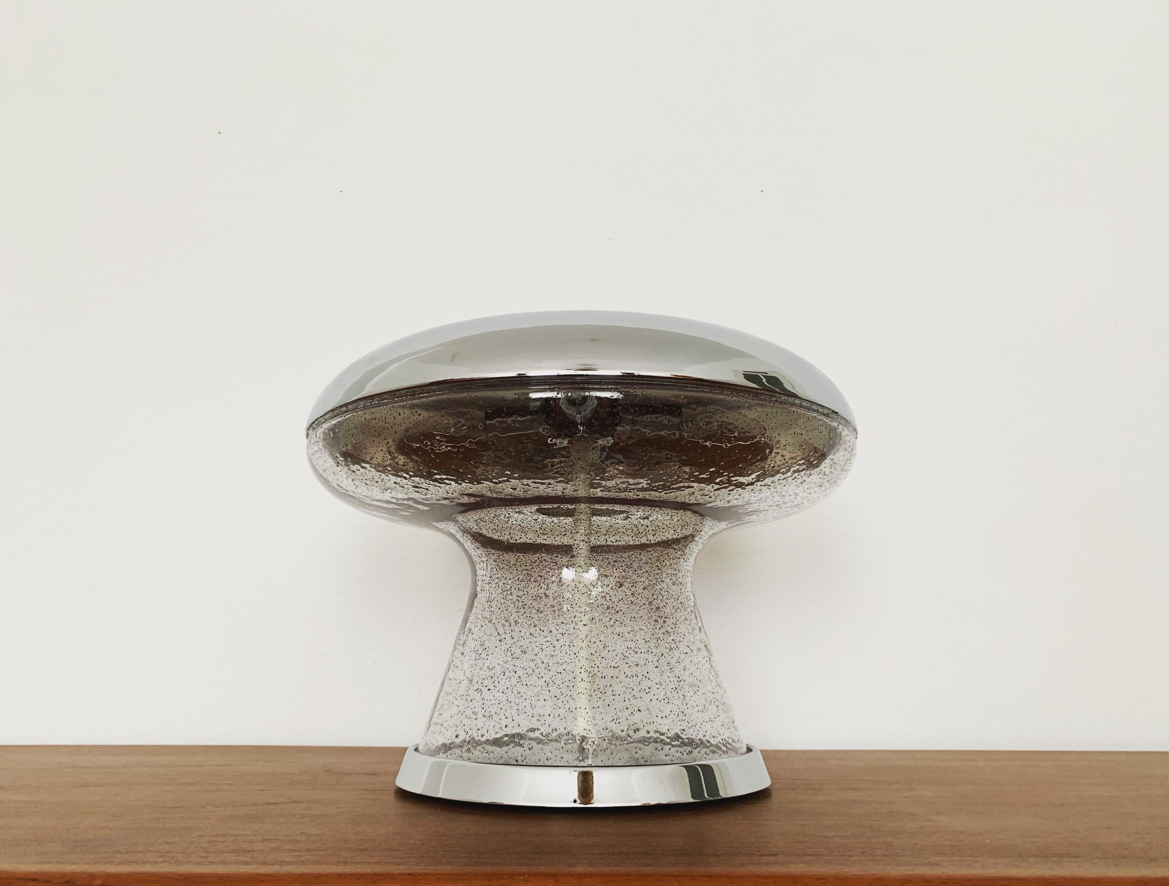 italien Lampe de table en verre glacé champignon en vente