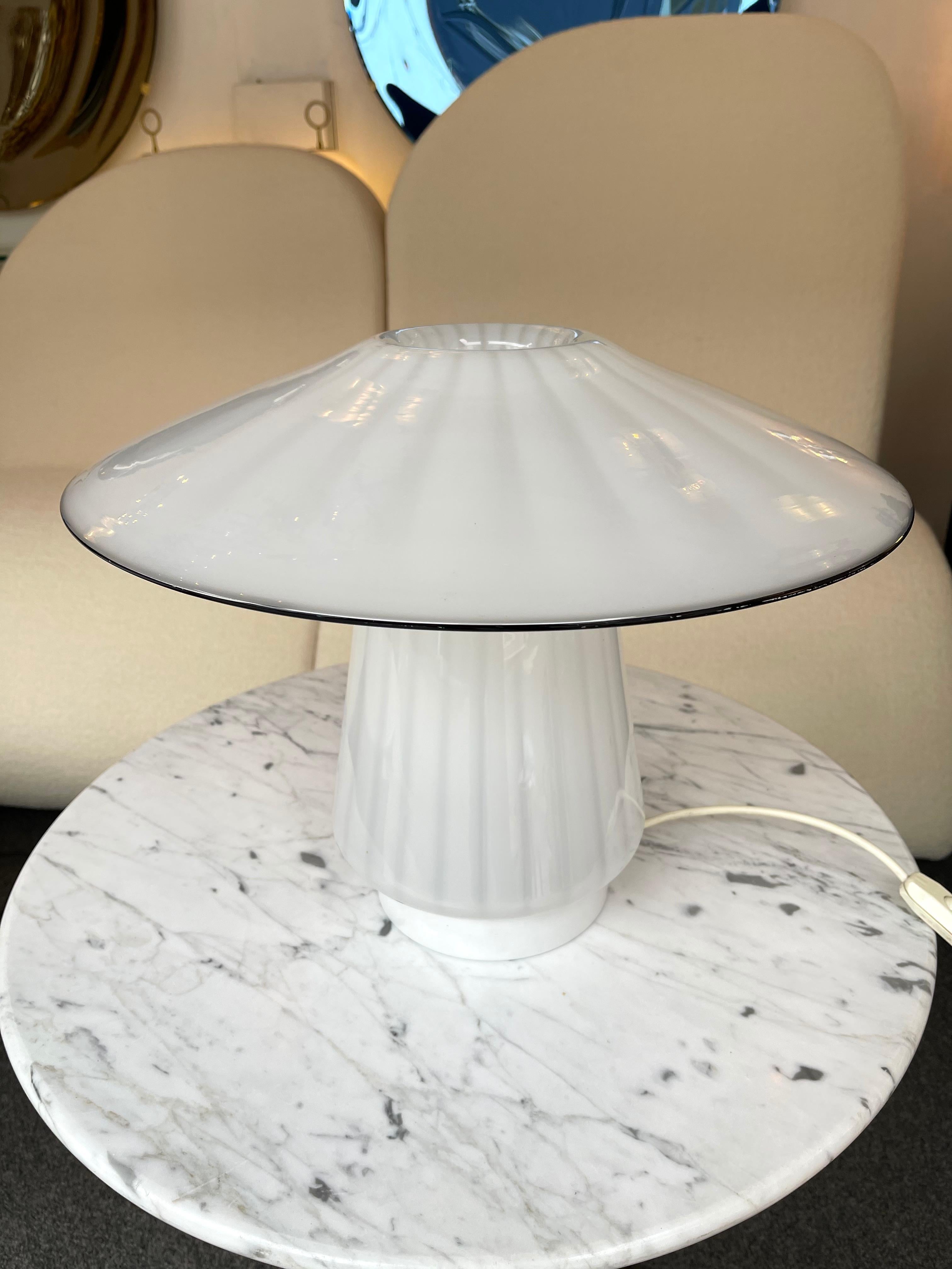 Mushroom Murano Glass Lamp, Italy, 1970s In Good Condition In SAINT-OUEN, FR