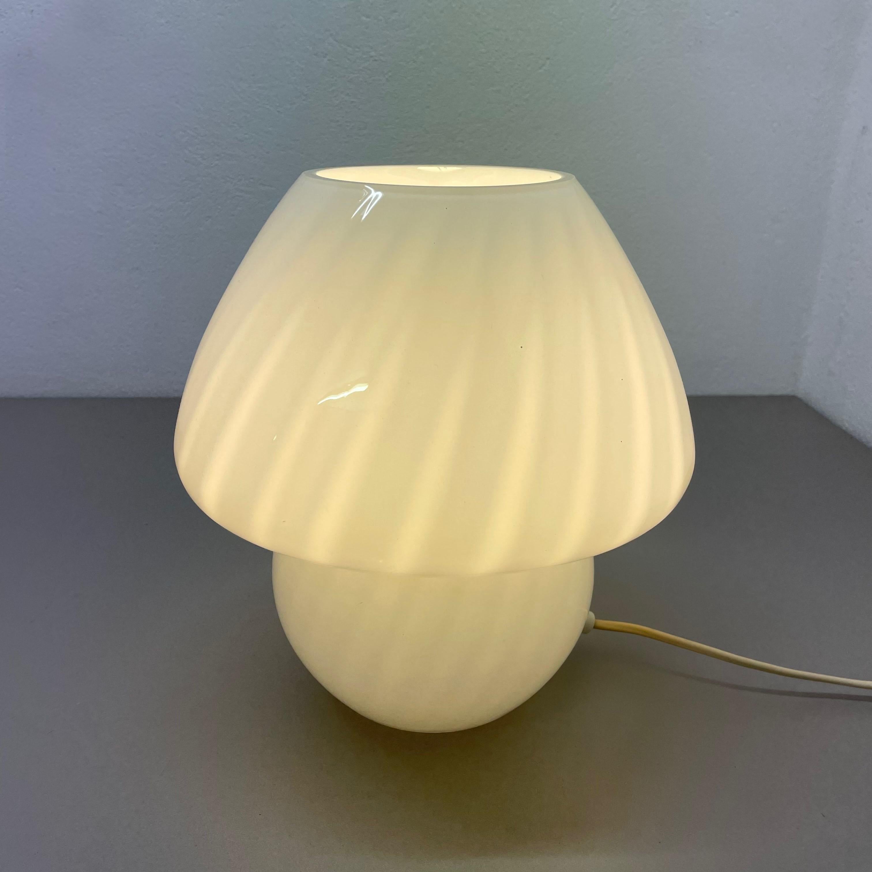 Lampe de bureau en verre de Murano « Mushroom » fabriquée par Vetri Murano, Italie, 1970 en vente 8