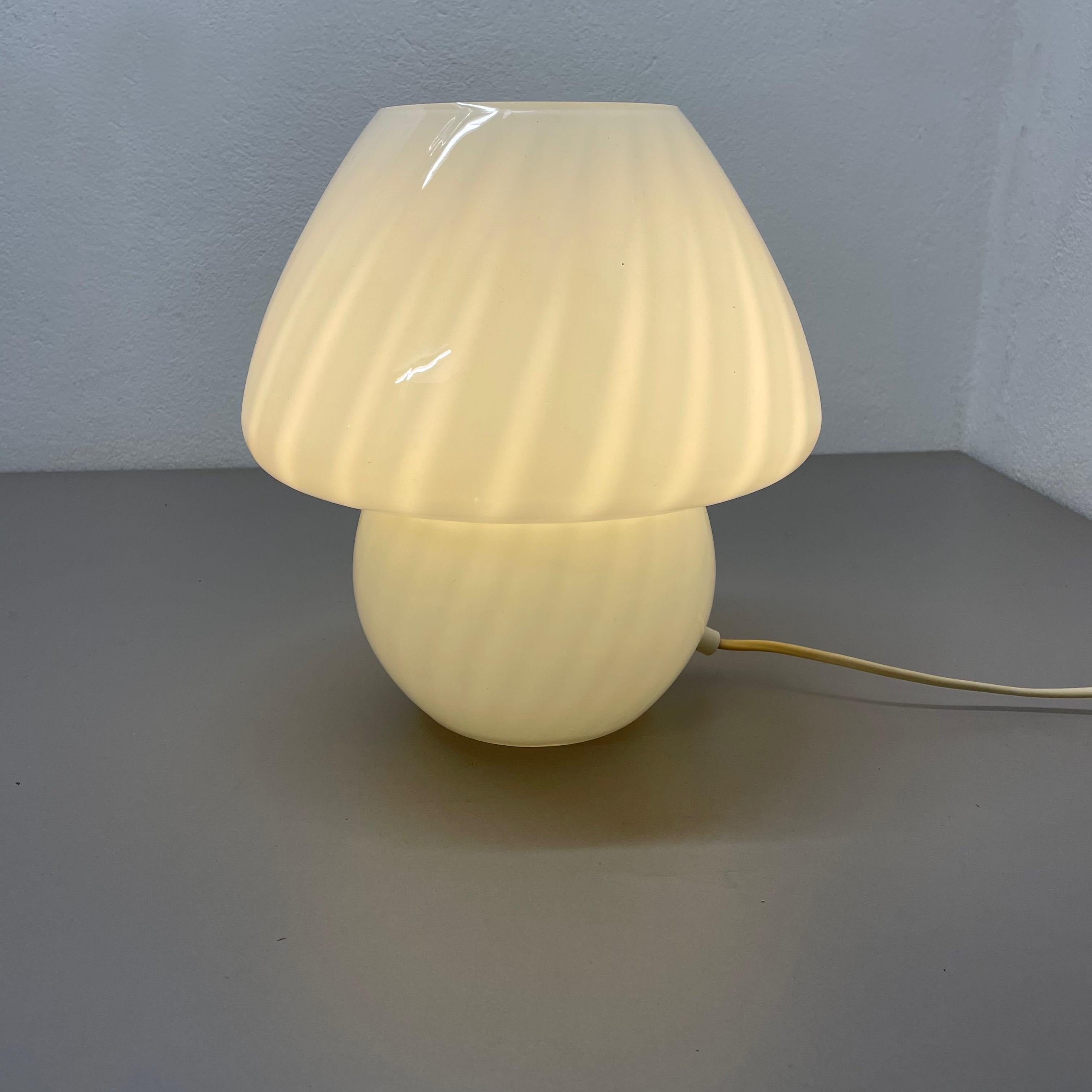 Lampe de bureau en verre de Murano « Mushroom » fabriquée par Vetri Murano, Italie, 1970 en vente 9