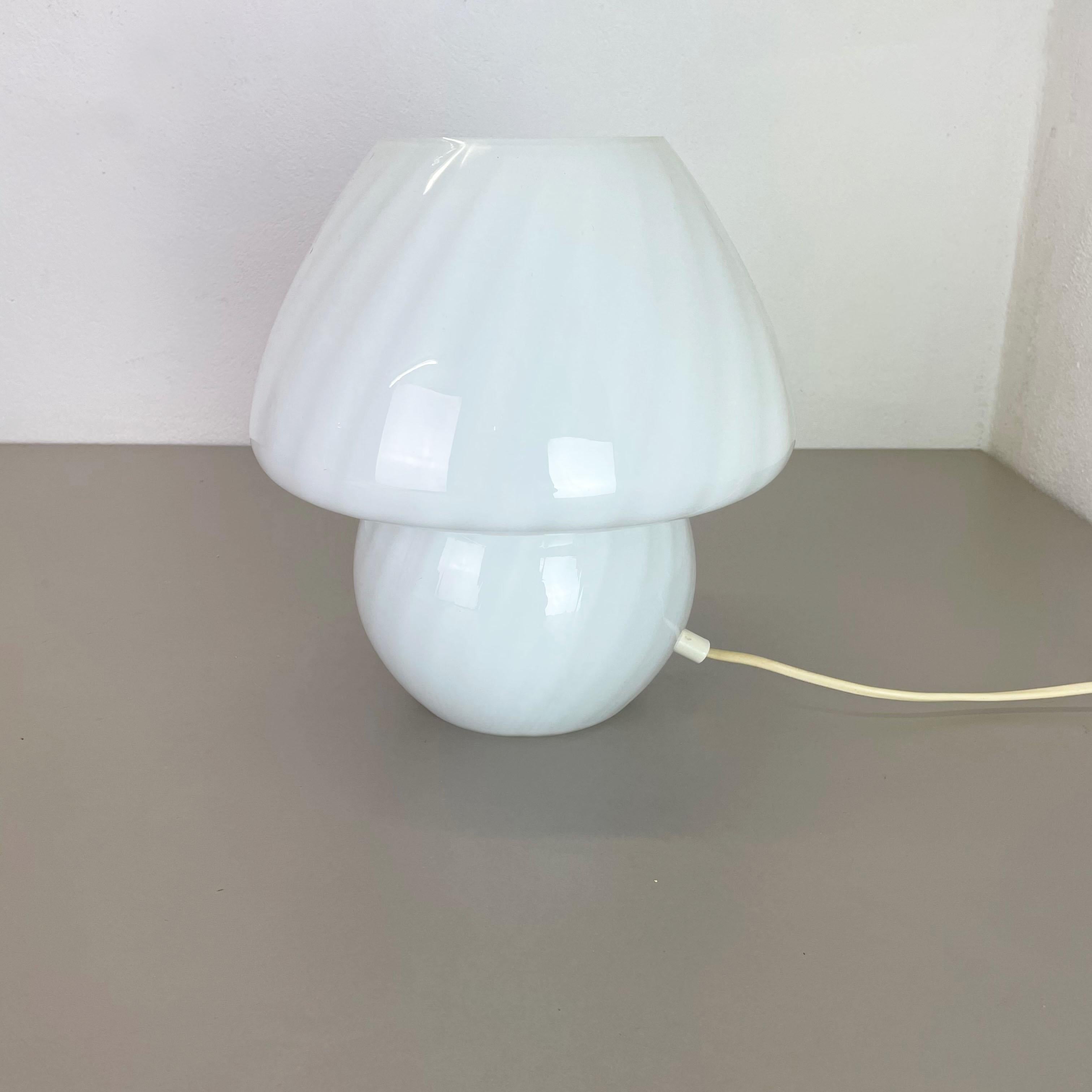 Article :

Lampe de table 