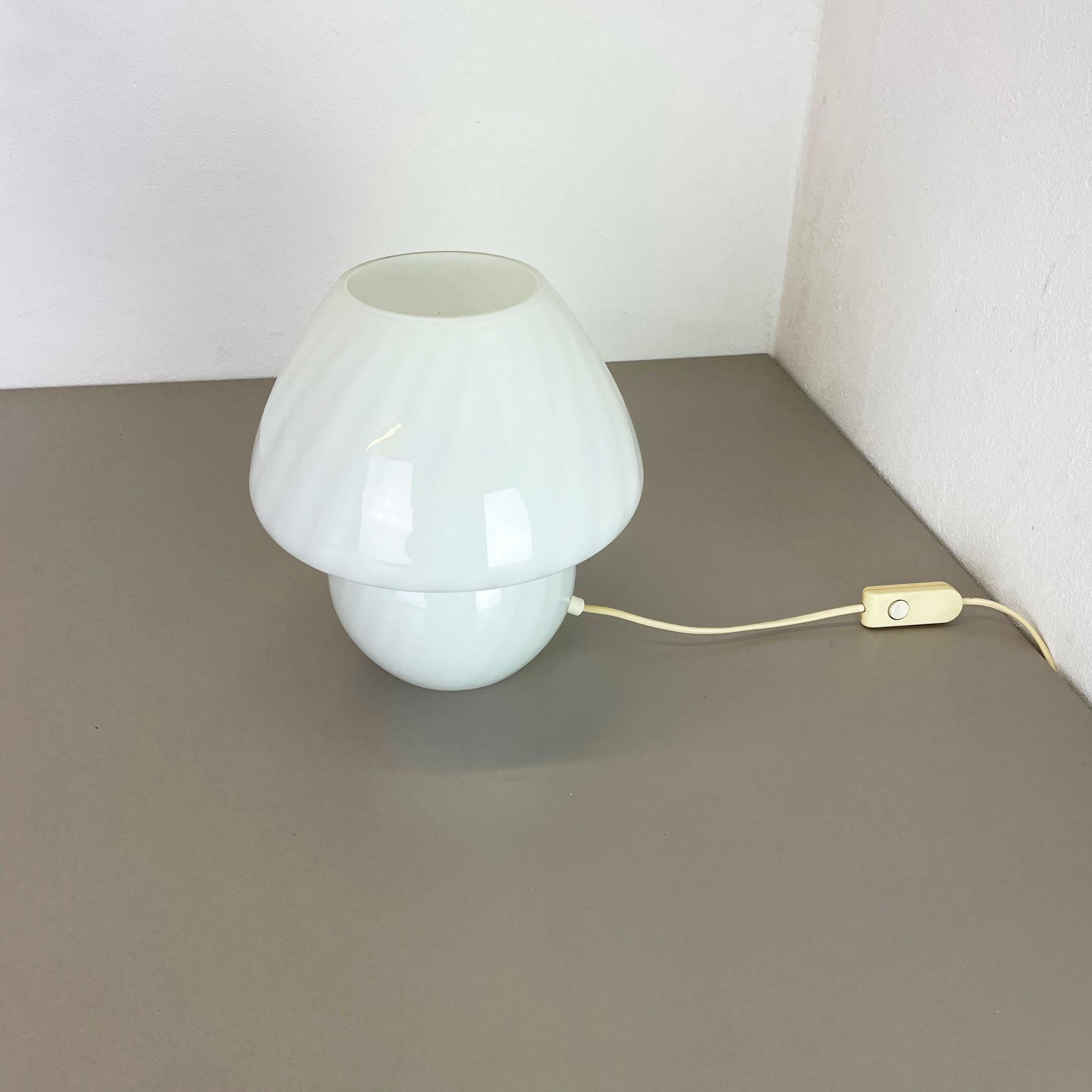 Mid-Century Modern Lampe de bureau en verre de Murano « Mushroom » fabriquée par Vetri Murano, Italie, 1970 en vente