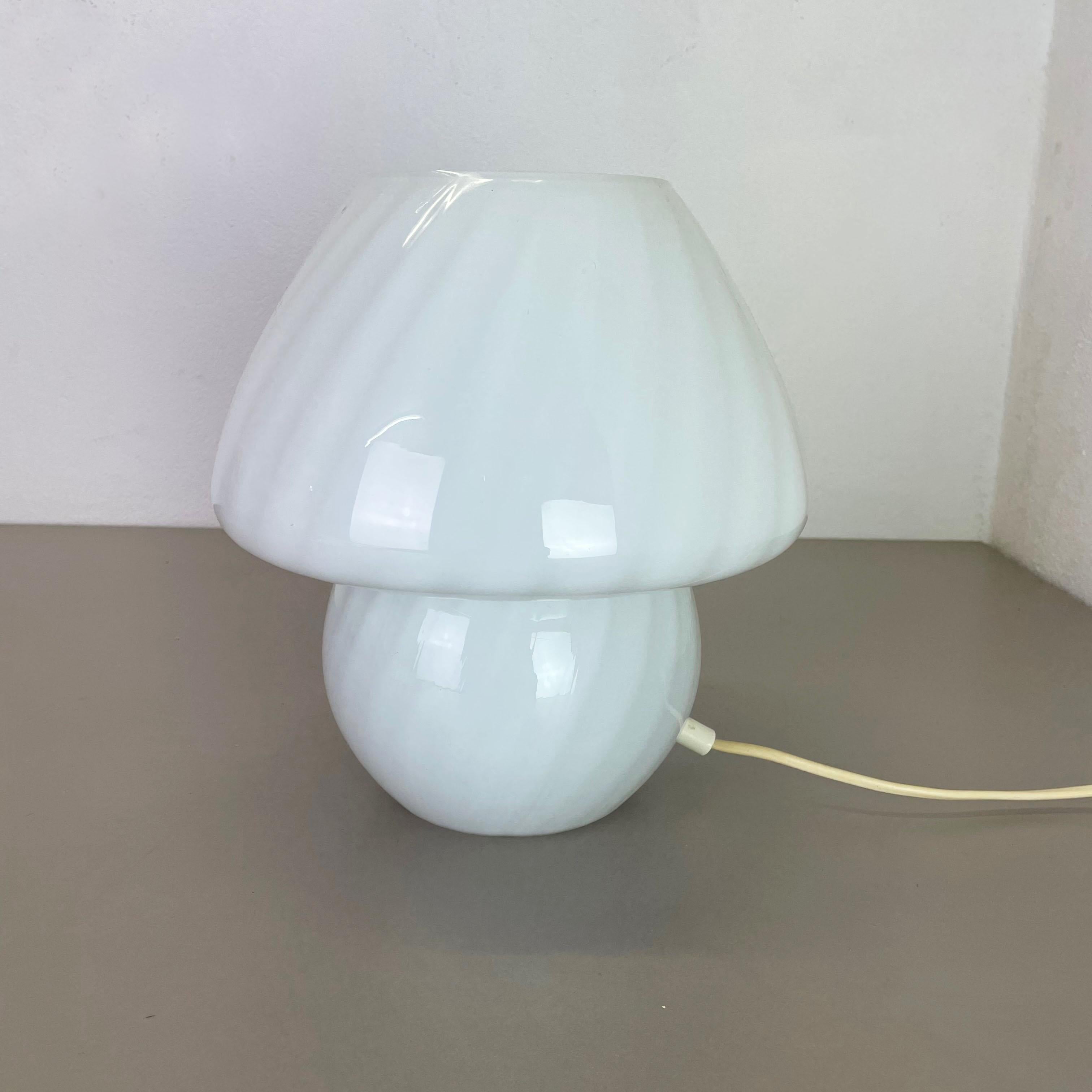 italien Lampe de bureau en verre de Murano « Mushroom » fabriquée par Vetri Murano, Italie, 1970 en vente