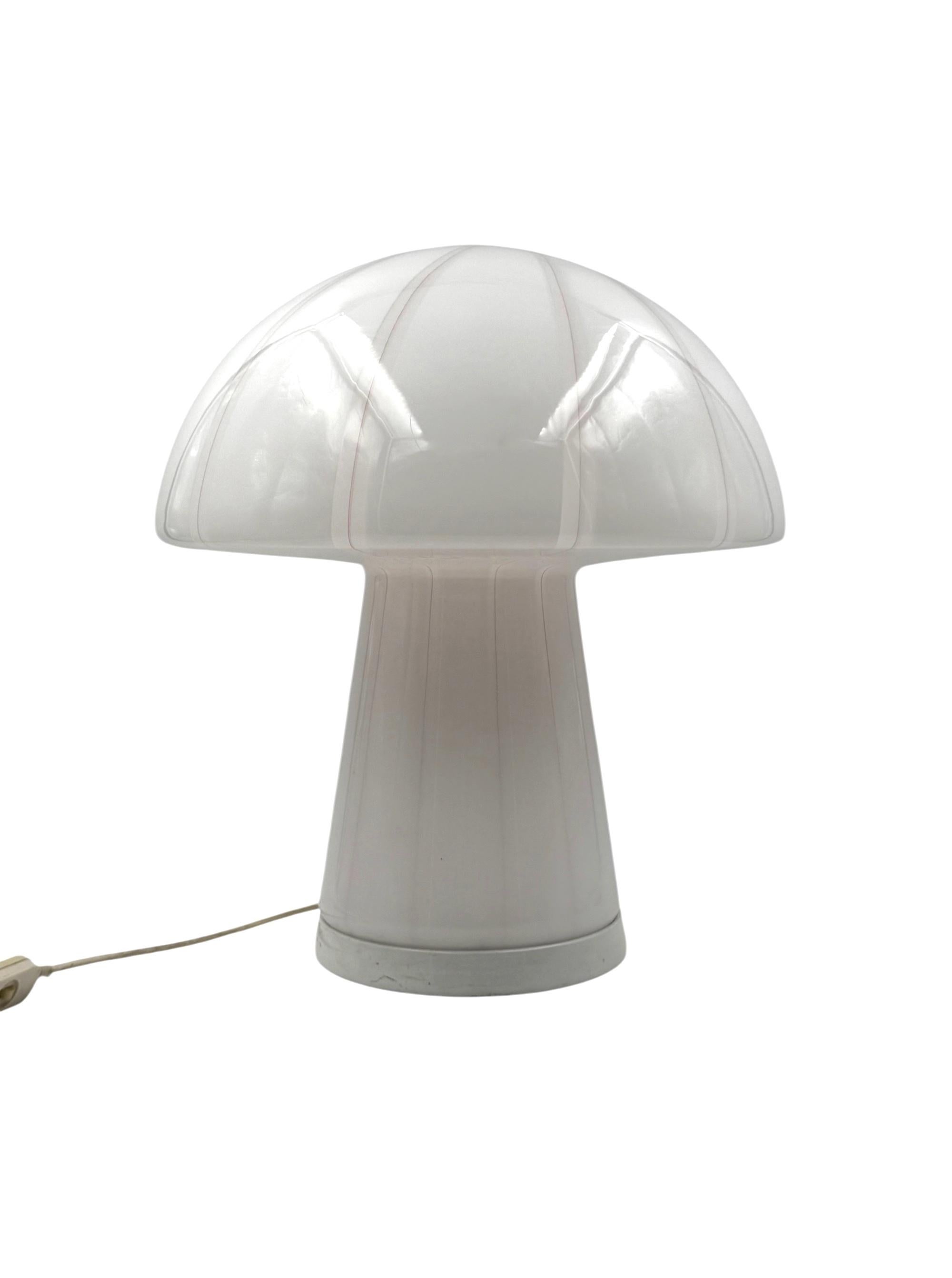 Verre dépoli Lampe de table en verre de Murano avec champignon, Italie, années 1970 en vente