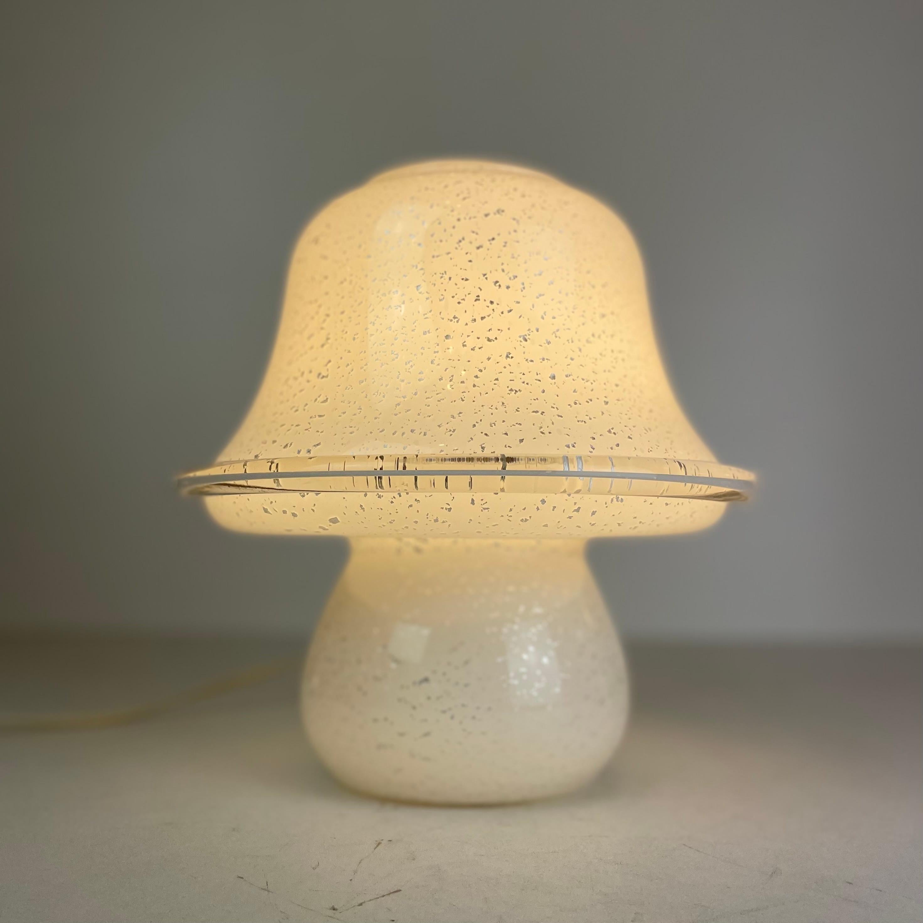 Mushroom Murano Table Lamp, 1980s In Excellent Condition For Sale In Brussel, BE