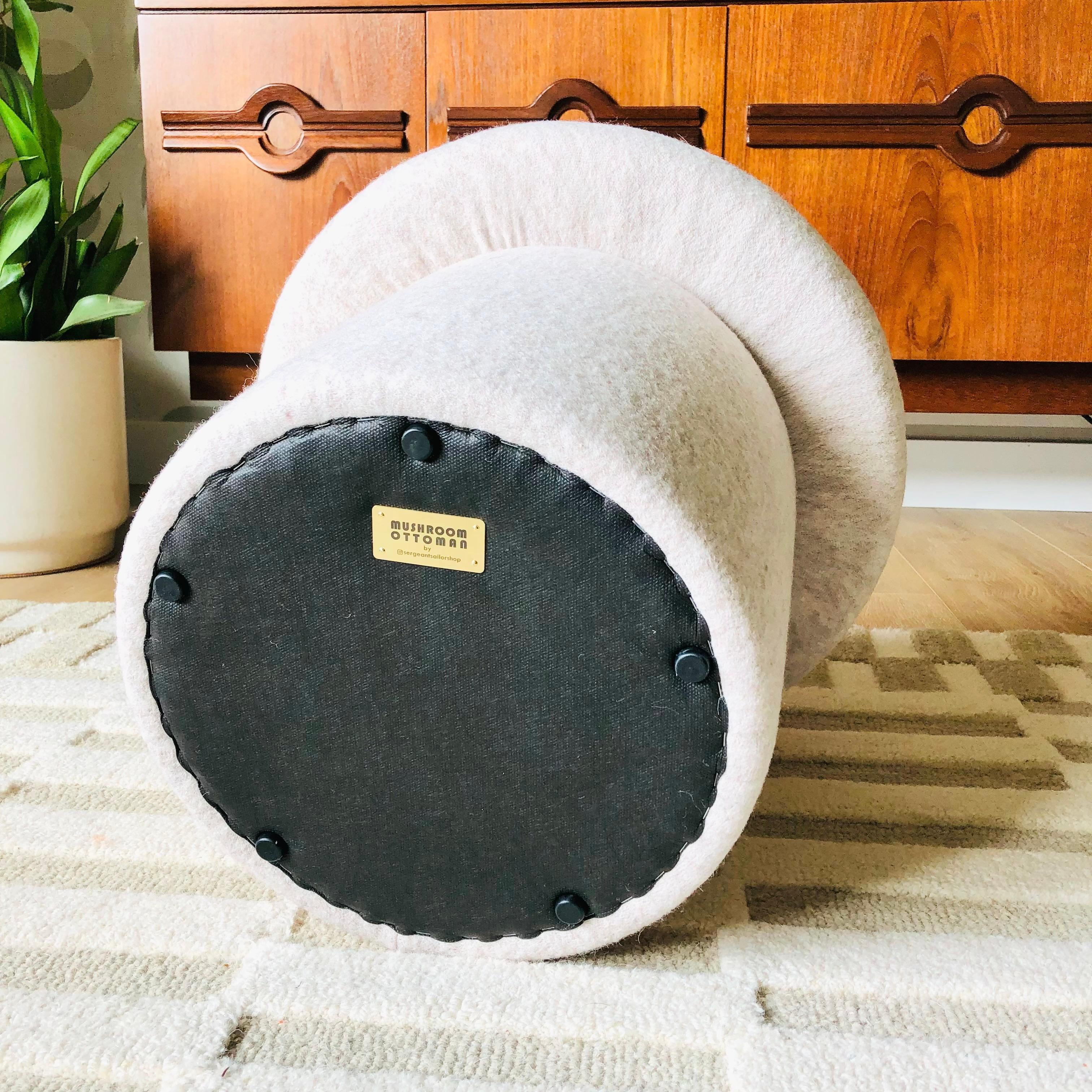 Pouf Mushroom en laine mélangée ivoire en vente 5