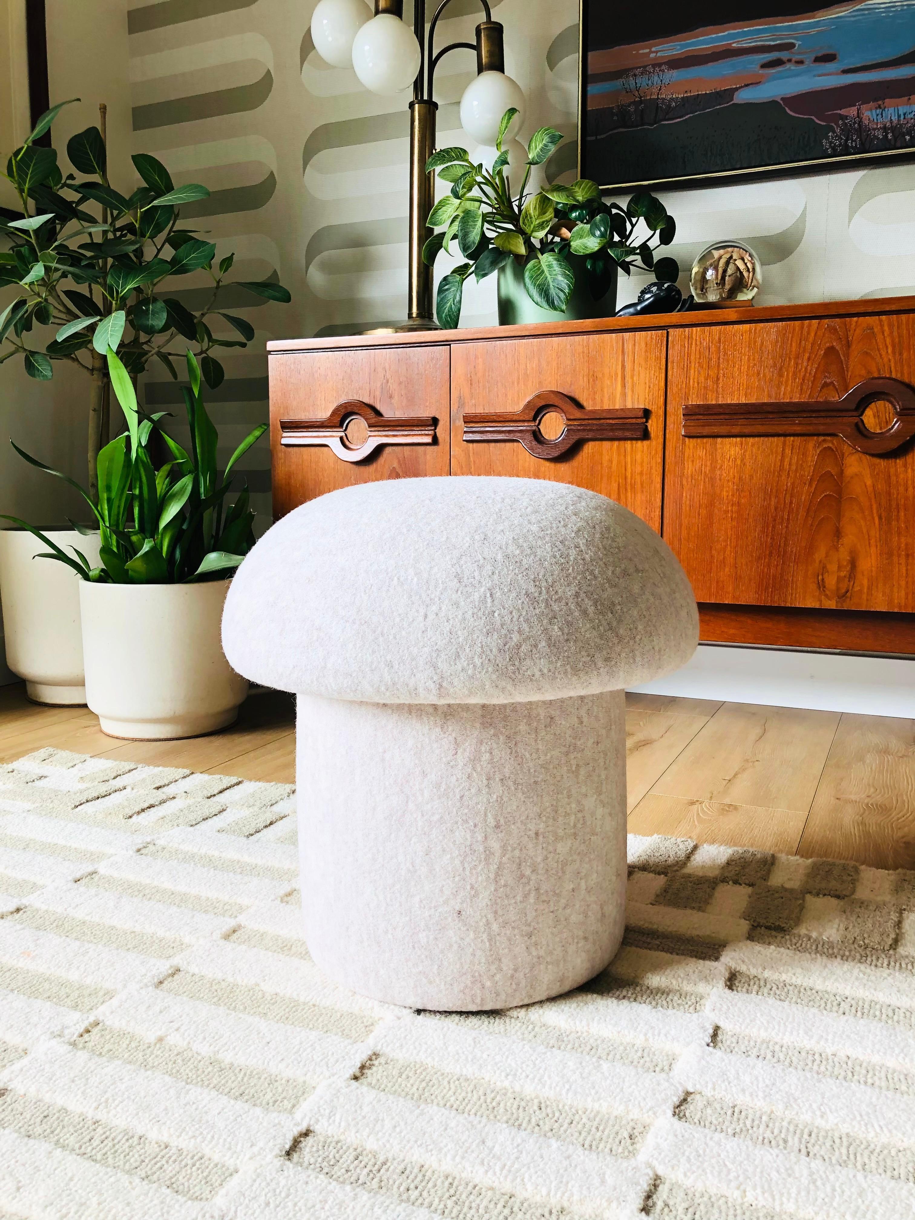 Pouf Mushroom en laine mélangée ivoire en vente 6