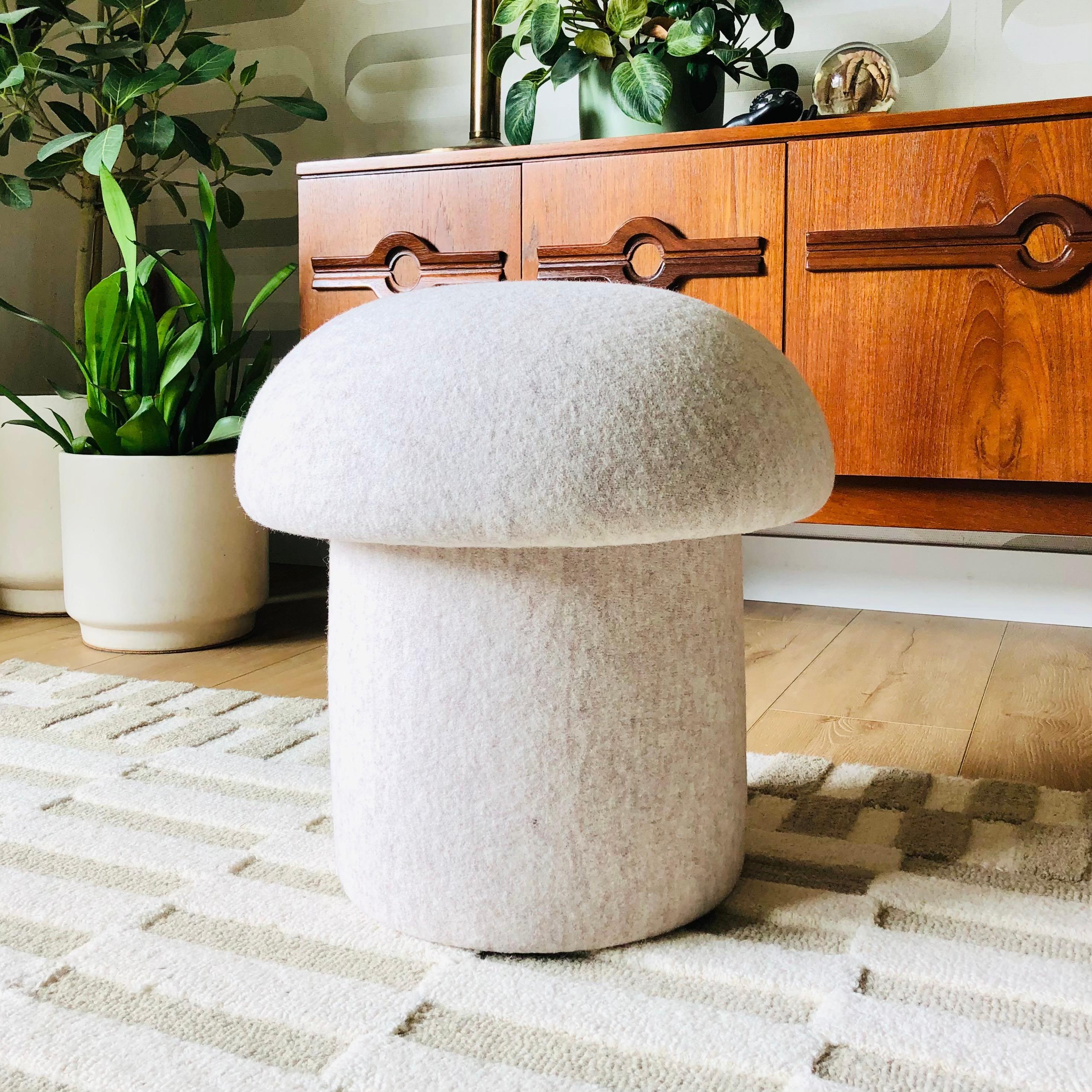 Mid-Century Modern Pouf Mushroom en laine mélangée ivoire en vente