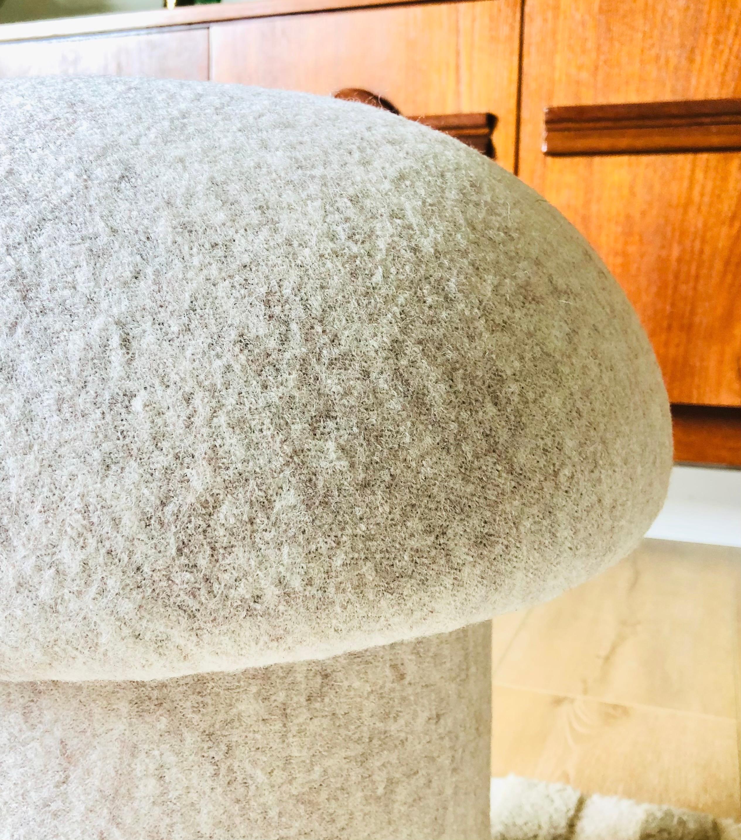 Pouf Mushroom en laine mélangée ivoire en vente 2
