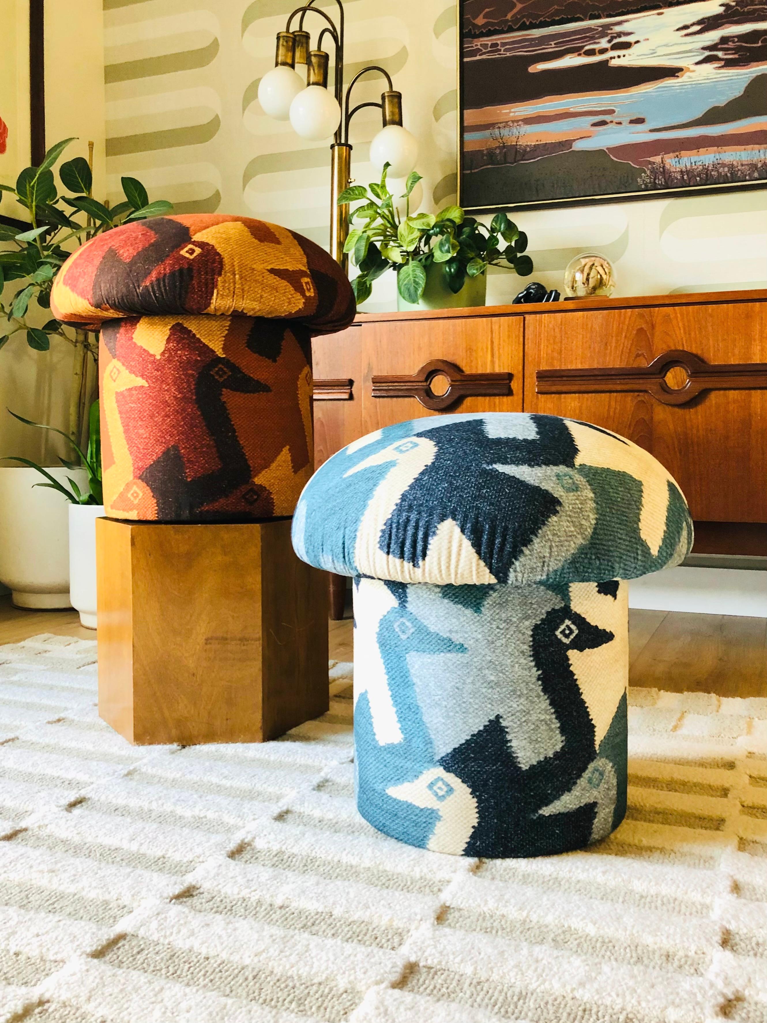 Mid-Century Modern Ottoman Mushroom in Lagoon Birds en vente