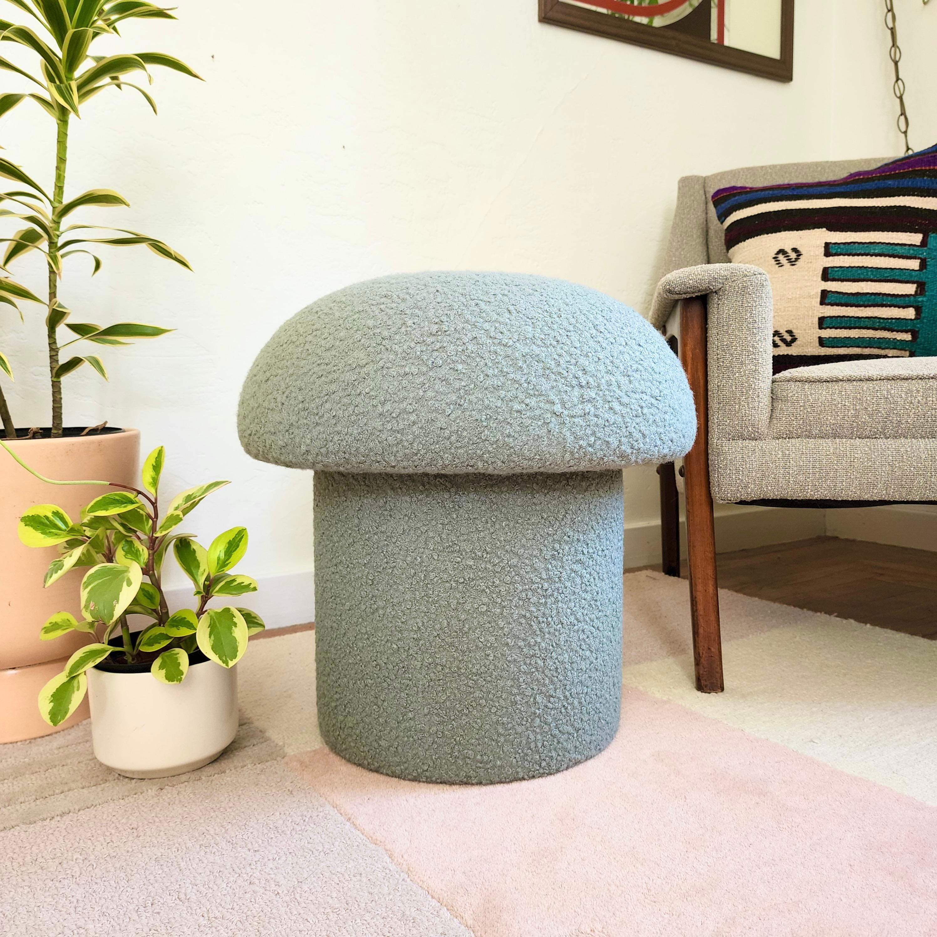 Mid-Century Modern Pouf Mushroom en Mist Boucle en vente