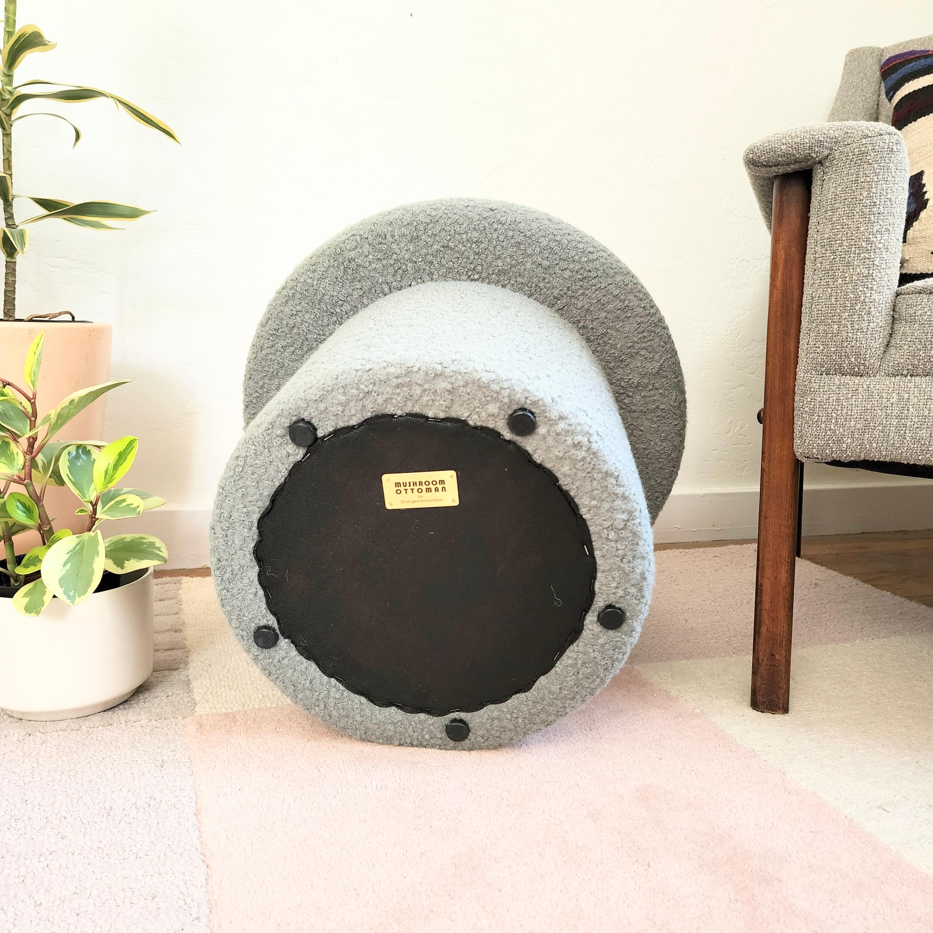 Pouf Mushroom en Mist Boucle en vente 1