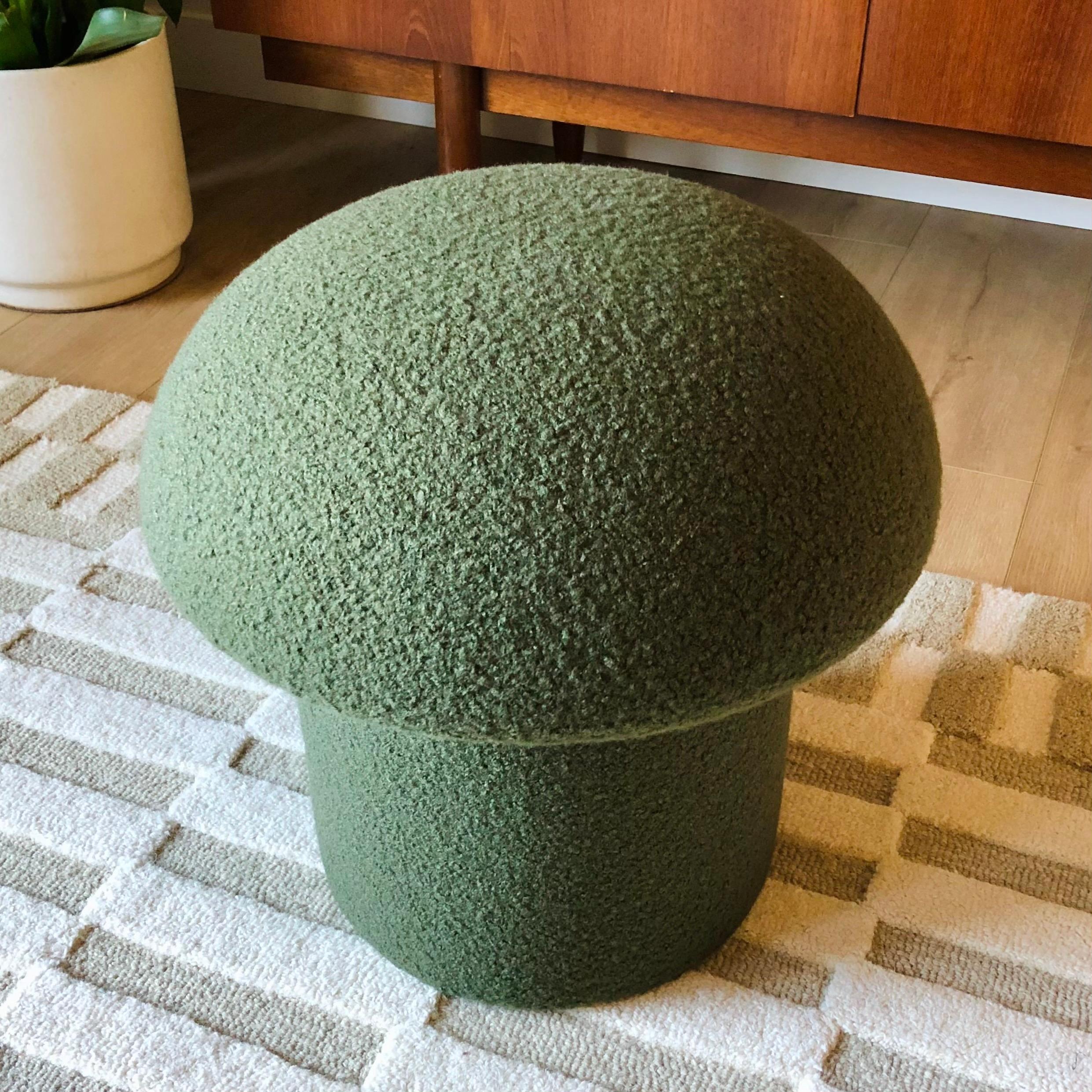 Mid-Century Modern Pouf champignon en boucle d'olivier en vente