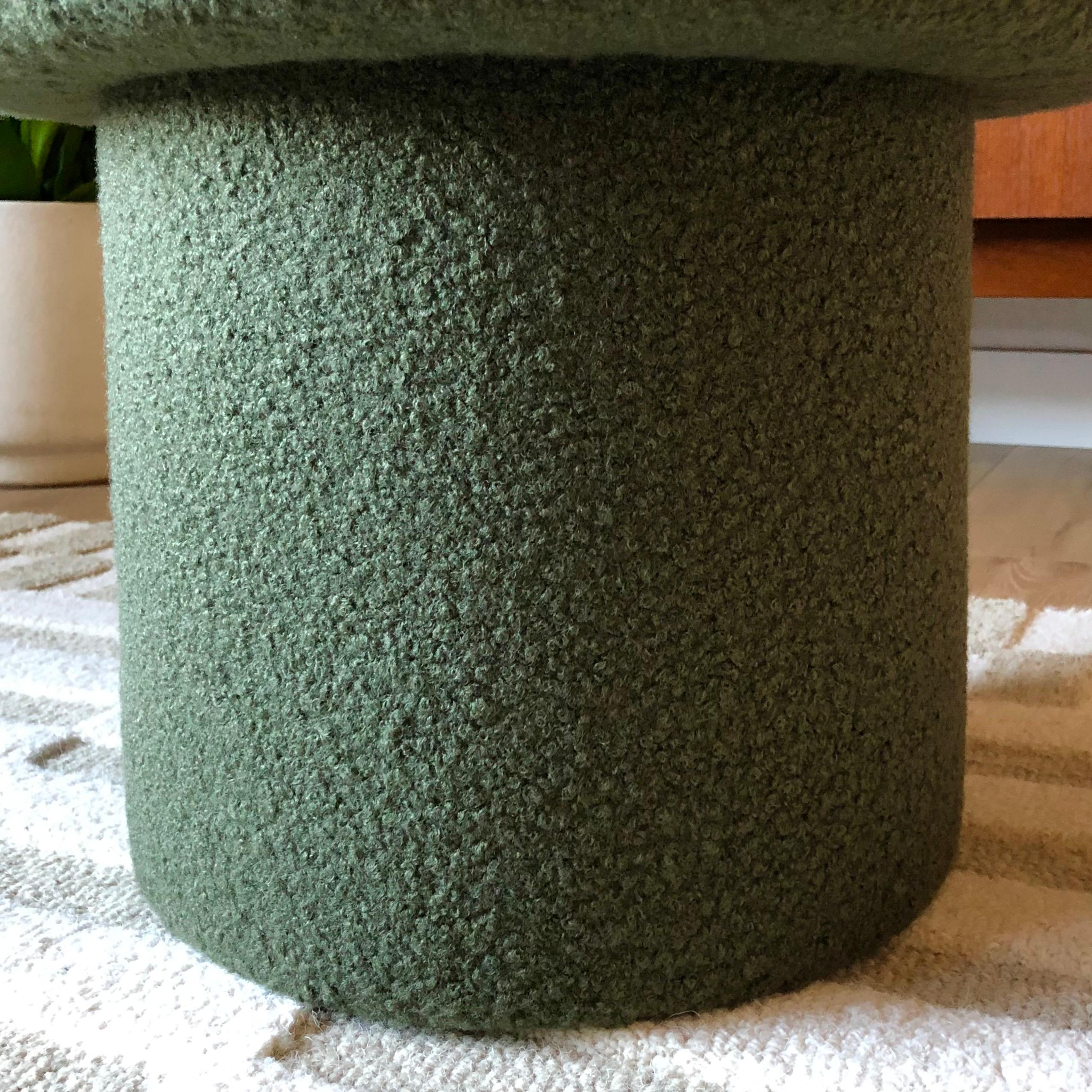 Pouf champignon en boucle d'olivier Neuf - En vente à Fairfield, CA