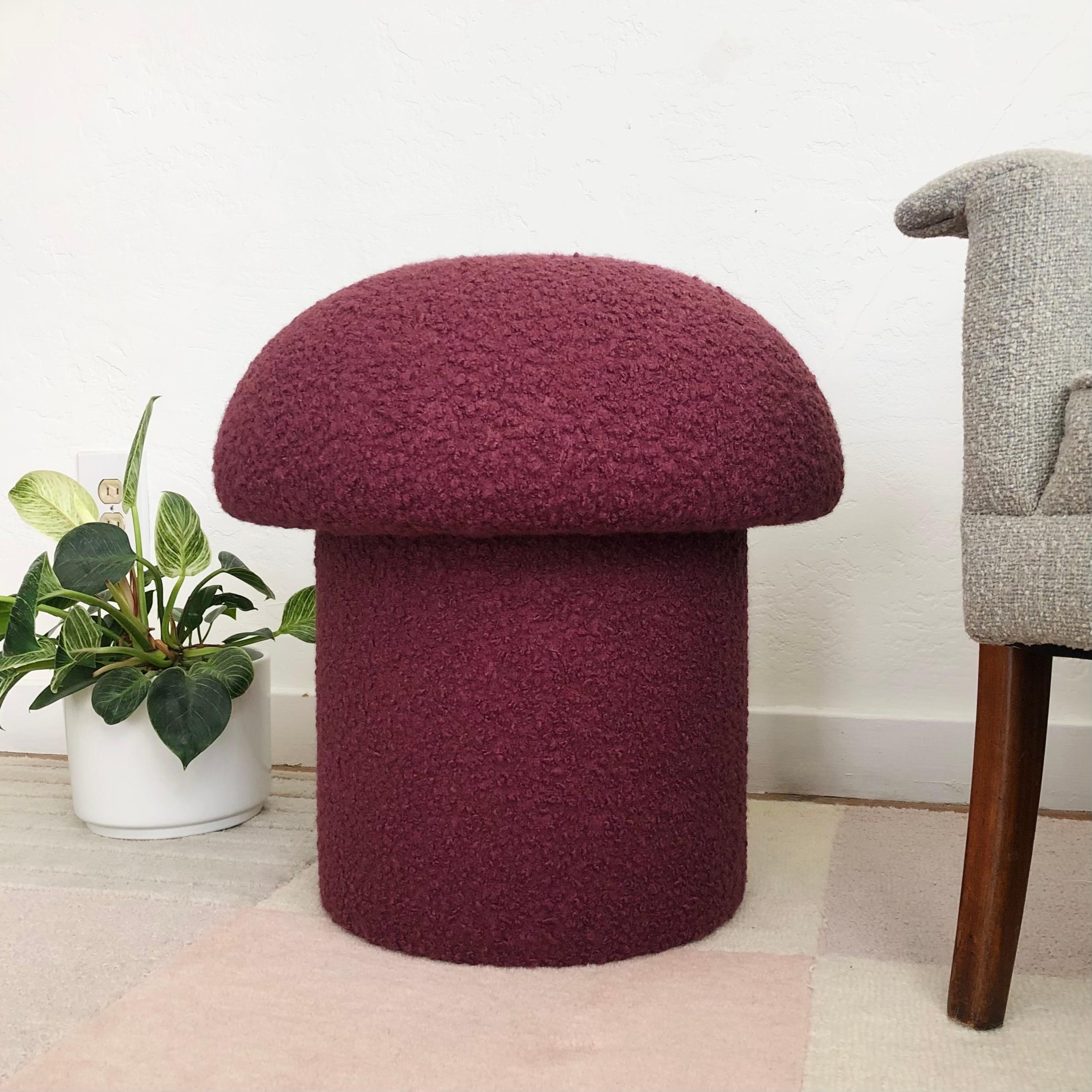 Mid-Century moderno Pouf Fungo in Boucle Orchidea in vendita
