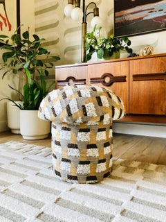 Pouf a forma di fungo in tessuto speciale "Oxido-Honey".