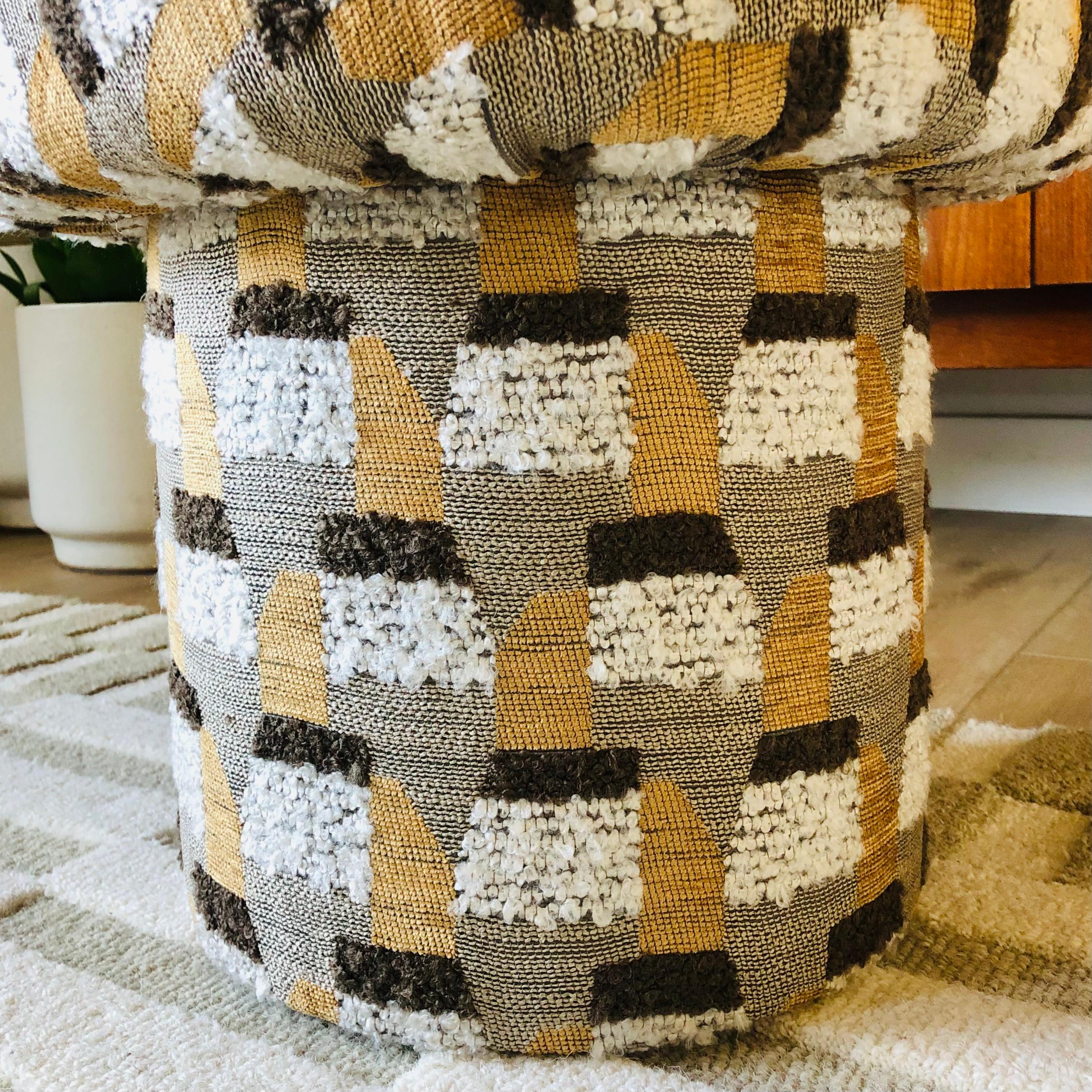 Pouf a forma di fungo in tessuto speciale 
