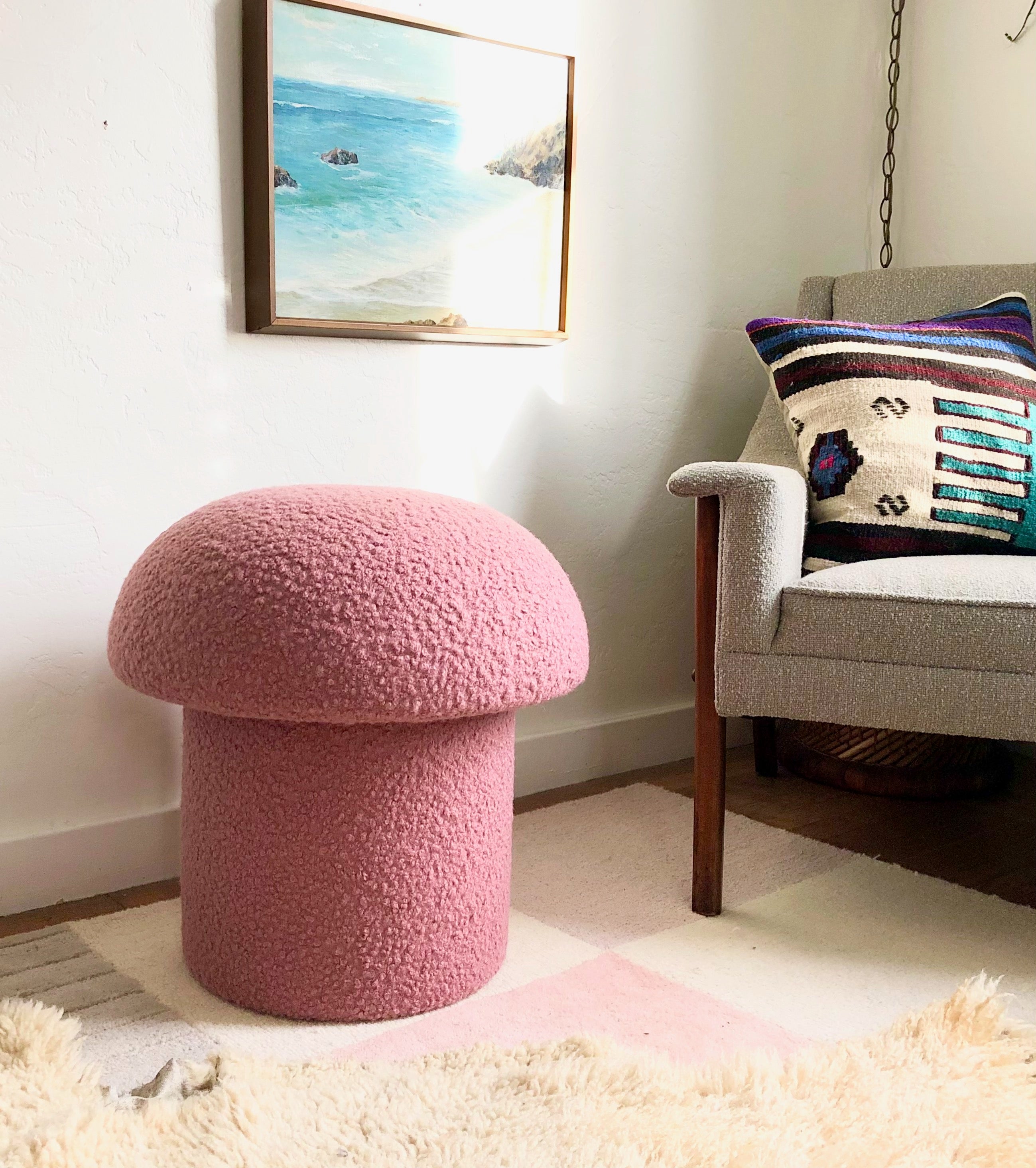 Mid-Century Modern Pouf champignon en bouclette rose en vente
