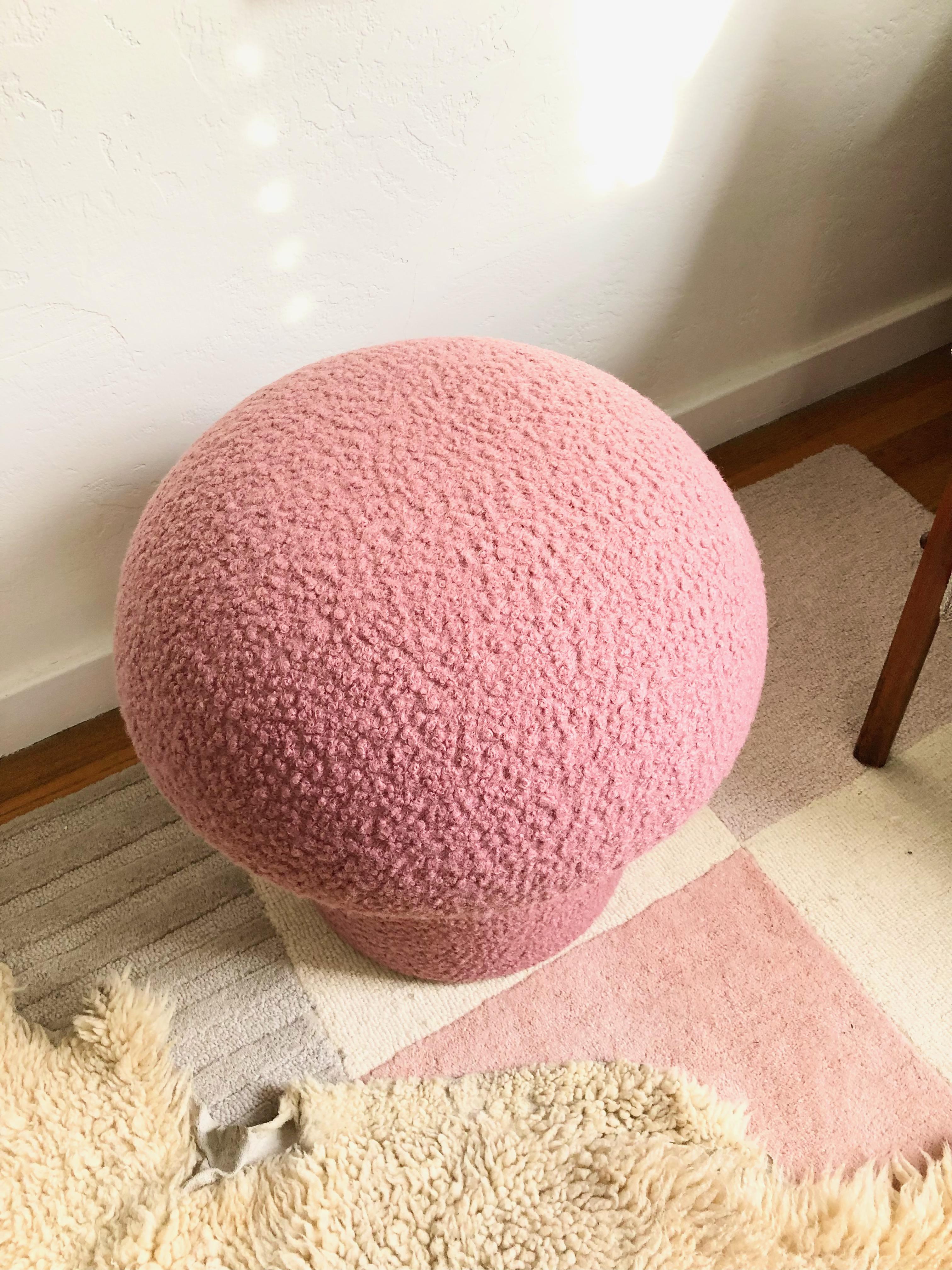 Américain Pouf champignon en bouclette rose en vente