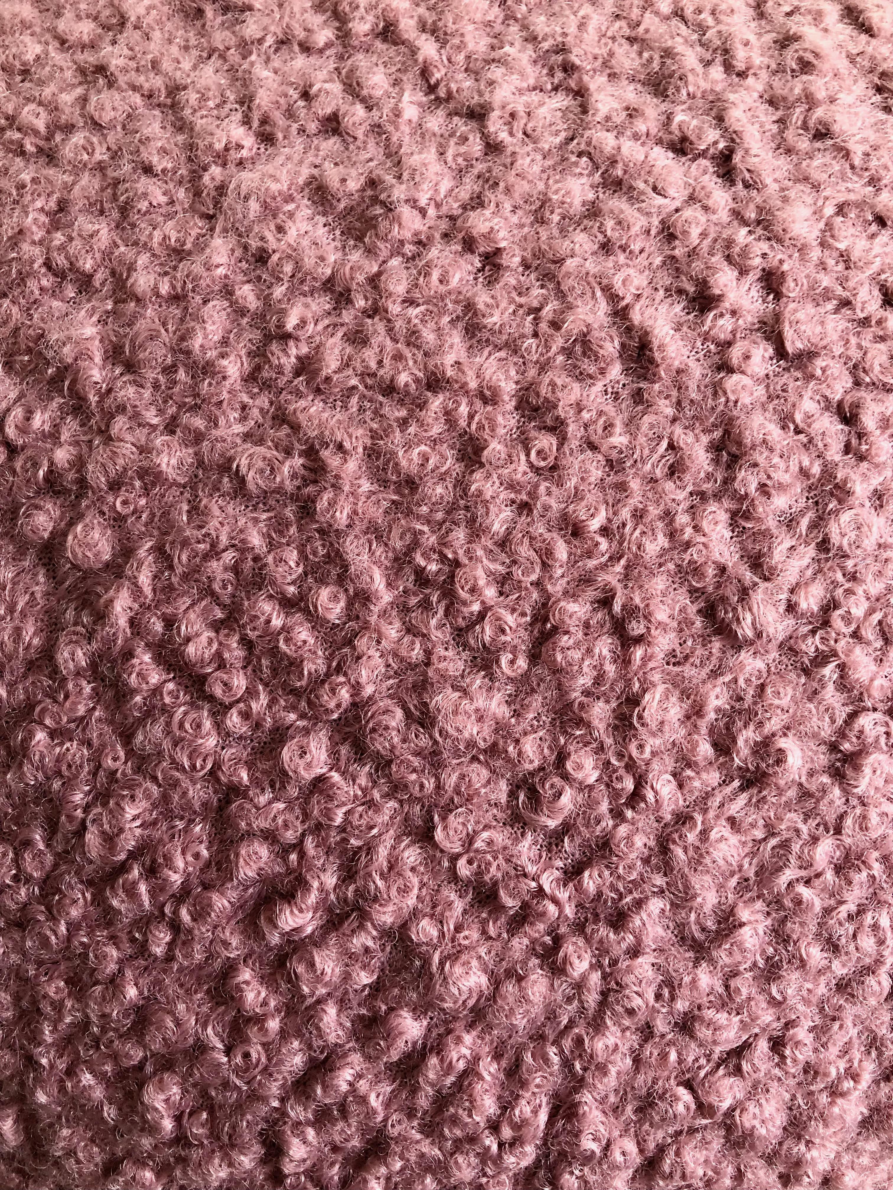 Pouf champignon en bouclette rose Neuf - En vente à Fairfield, CA
