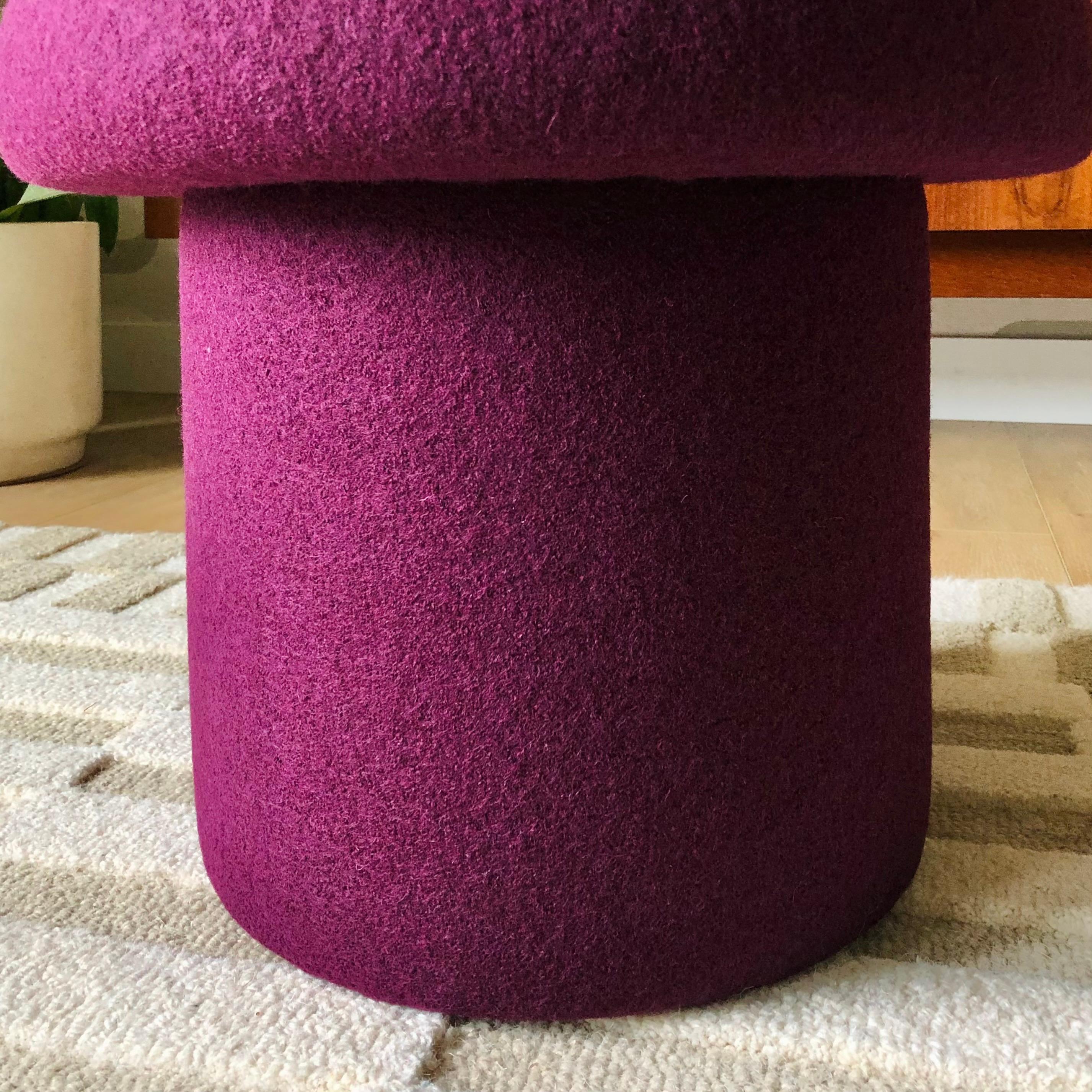 Otomana Champiñón de Lana Ciruela en venta 3