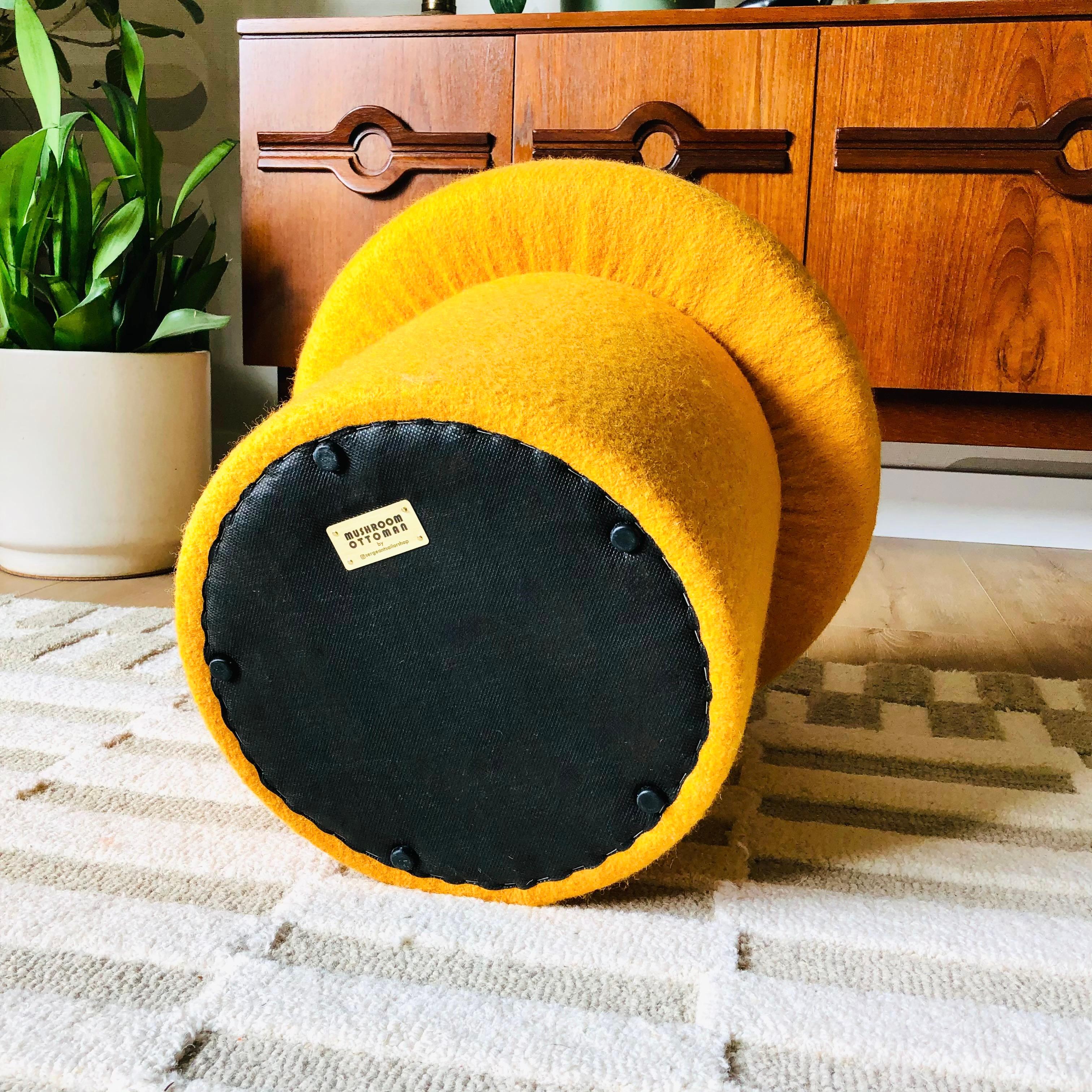 Pouf Mushroom en laine Safran en vente 4