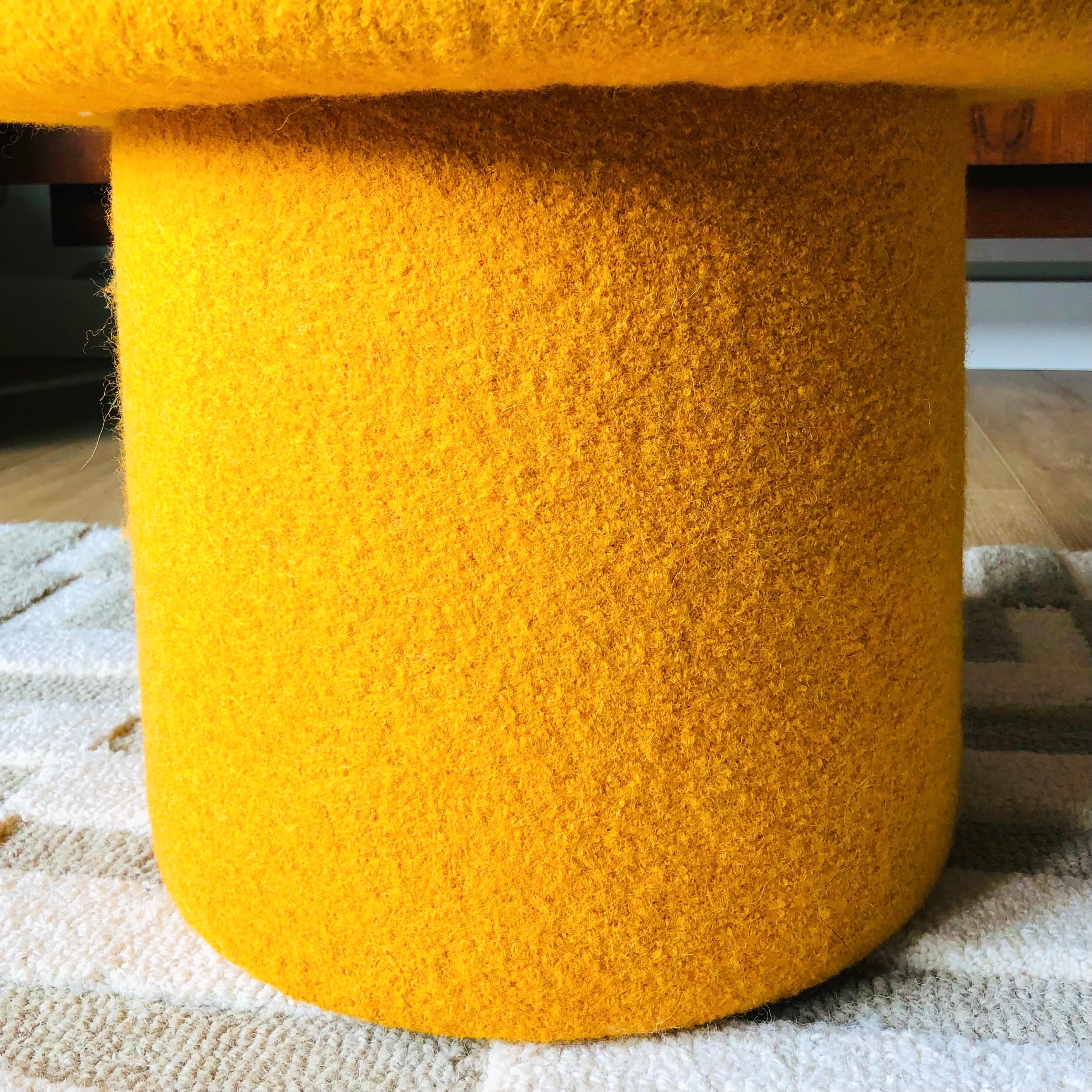Pouf Mushroom en laine Safran en vente 2