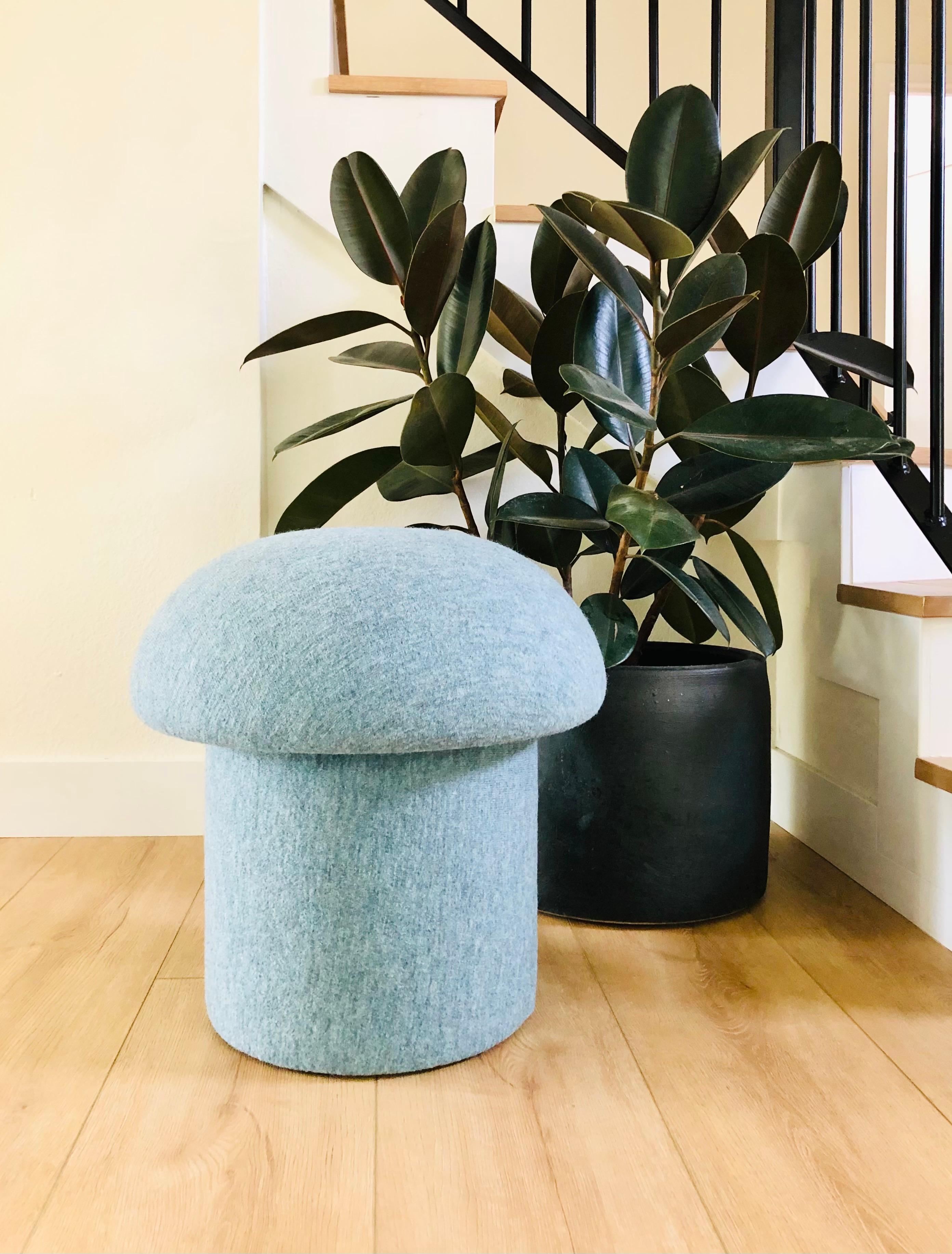 Mushroom-Ottoman aus Sky Melange-Woll im Zustand „Neu“ im Angebot in Fairfield, CA