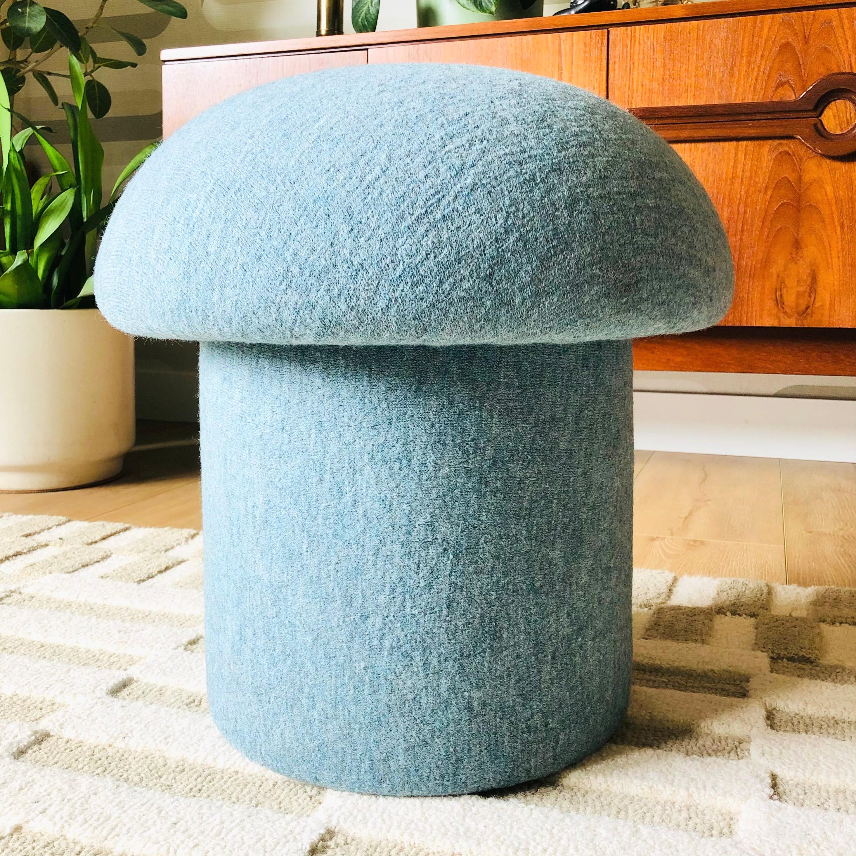 Mushroom-Ottoman aus Sky Melange-Woll (21. Jahrhundert und zeitgenössisch) im Angebot
